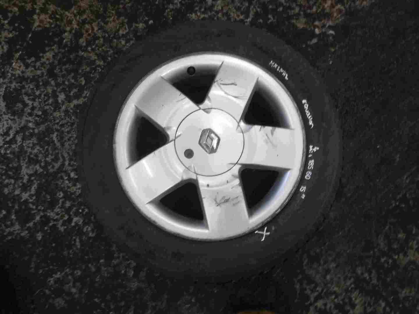 Renault Clio MK2 2001-2006 Equation Alloy Wheel + Tyre 185 60 15 4mm Tread