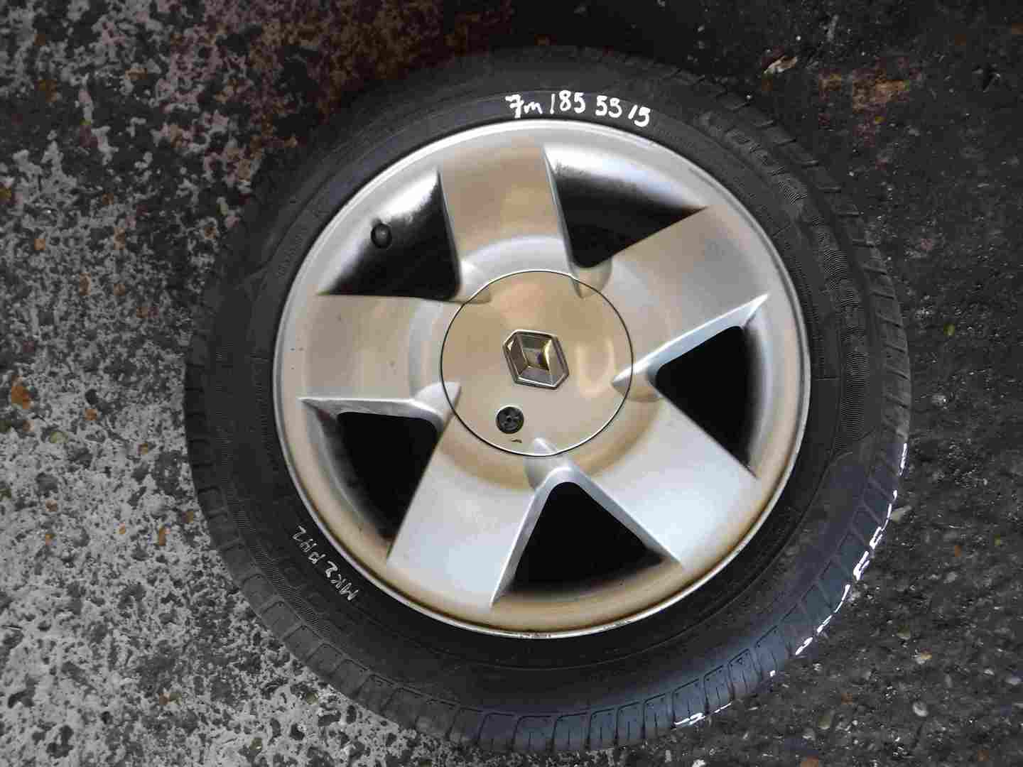 Renault Clio MK2 2001-2006 Expression Privilege Alloy Wheel + Tyre 185 55 15 7mm