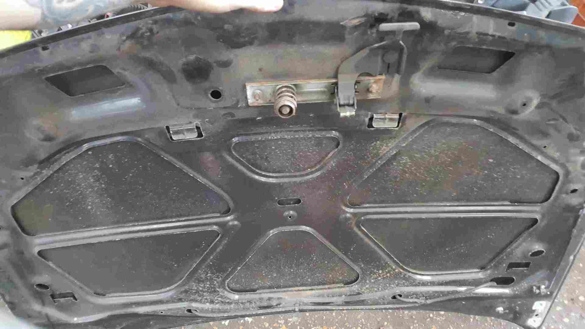 Thumb 3 Renault Clio MK2 2001-2006 Front Bonnet Black 676