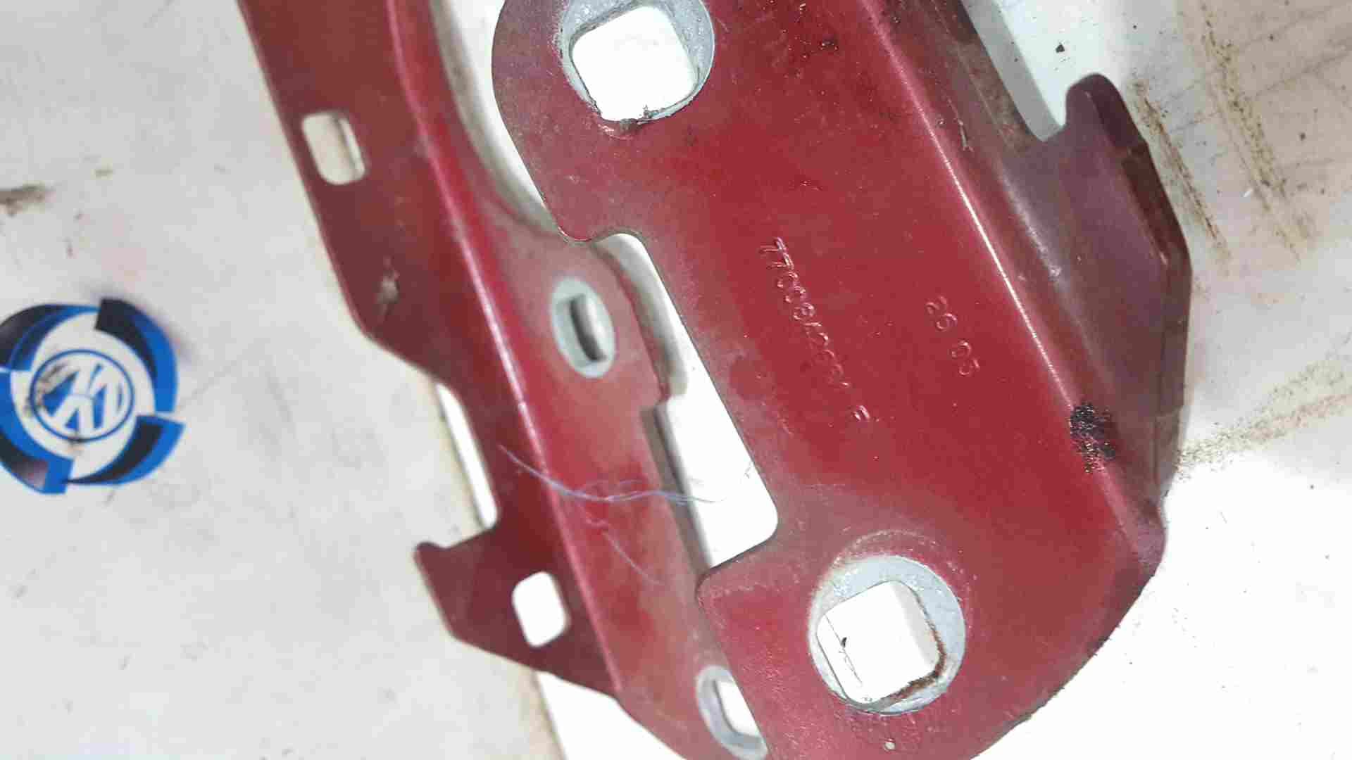 Thumb 2 Renault Clio MK2 2001-2006 Front Bonnet Hinges RED 713