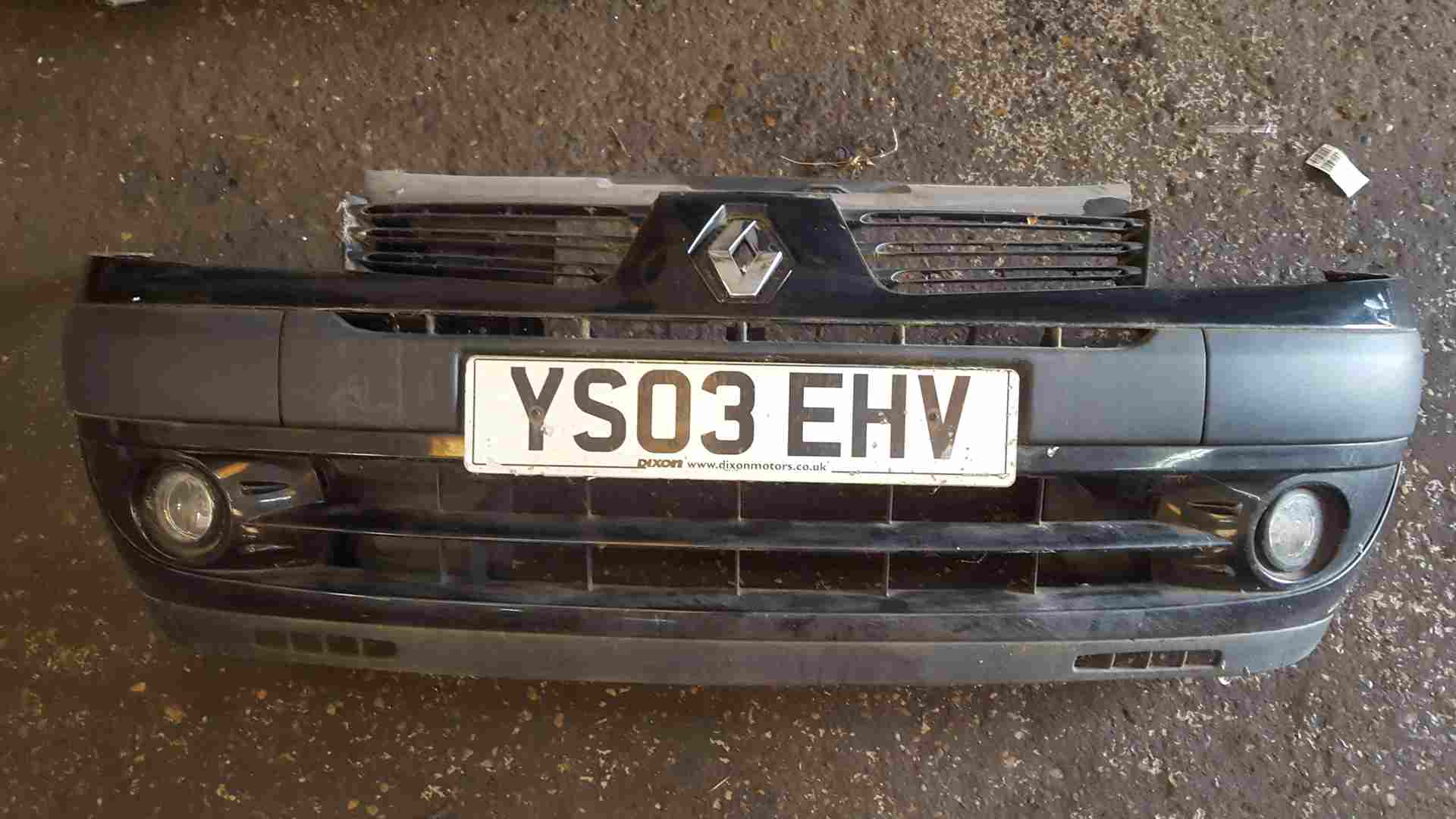 Thumb 2 Renault Clio MK2 2001-2006 Front Bumper Black 676