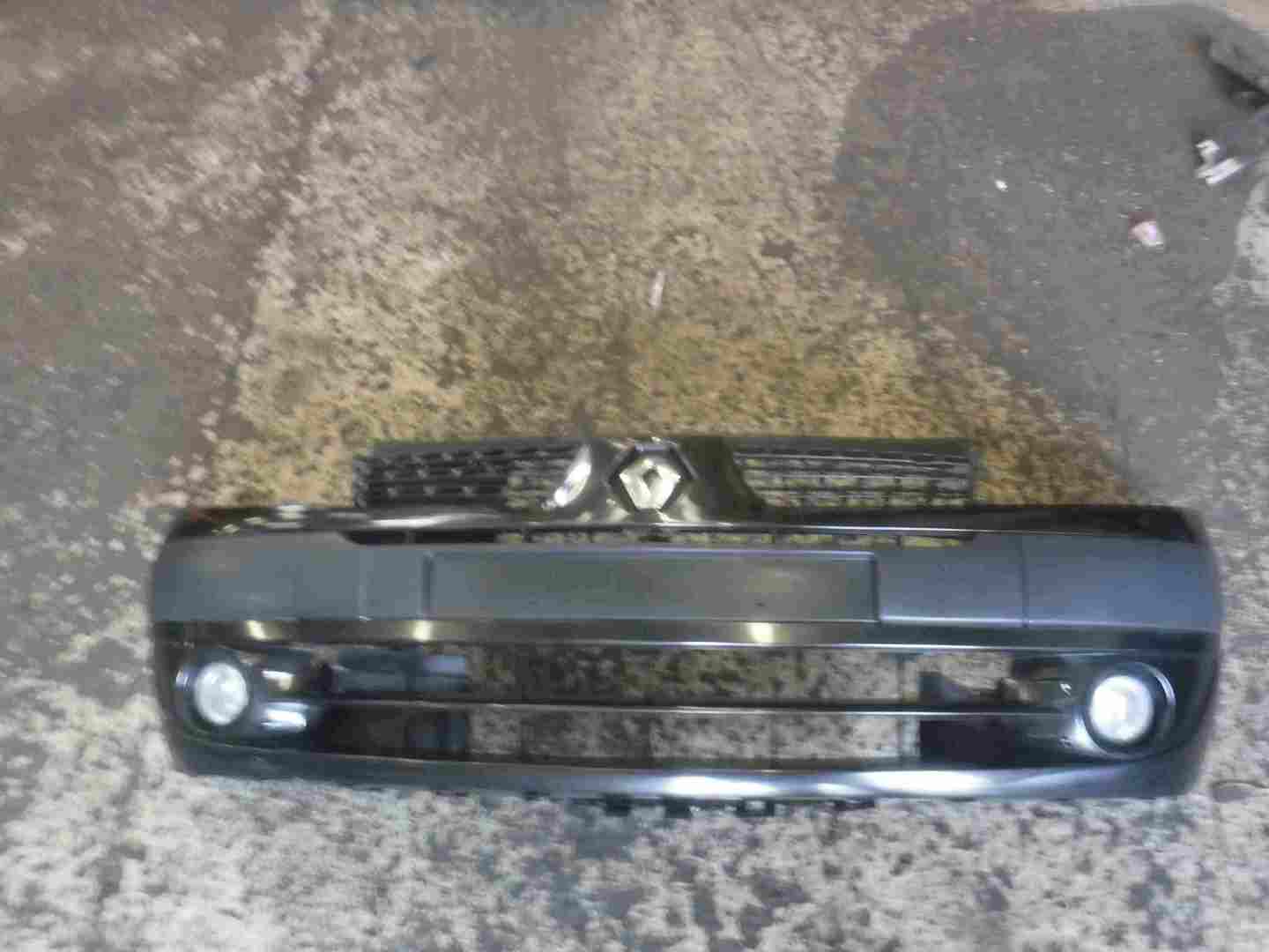 Renault Clio MK2 2001-2006 Front Bumper Black 676