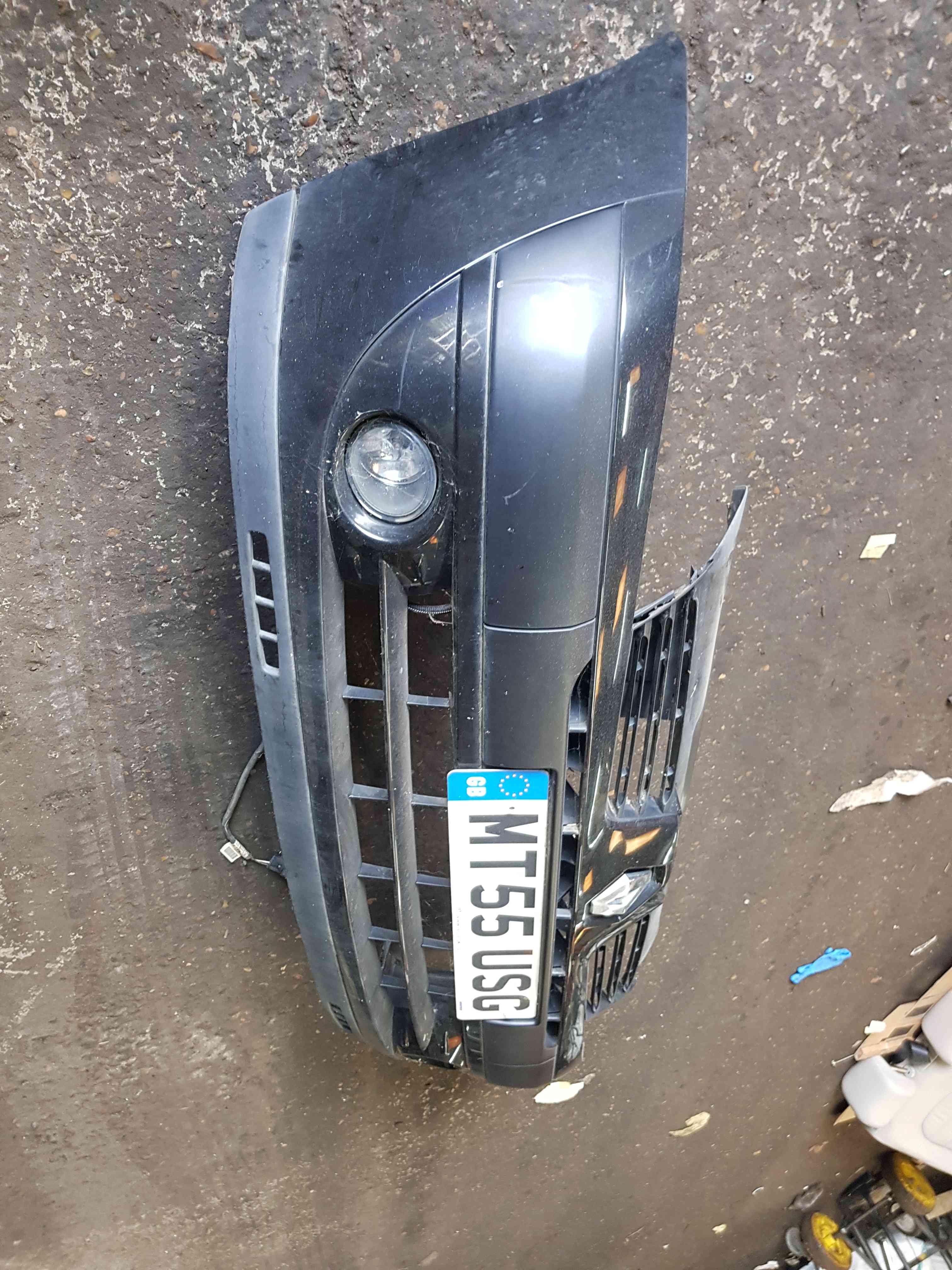 Thumb 4 Renault Clio MK2 2001-2006 Front Bumper Black 676