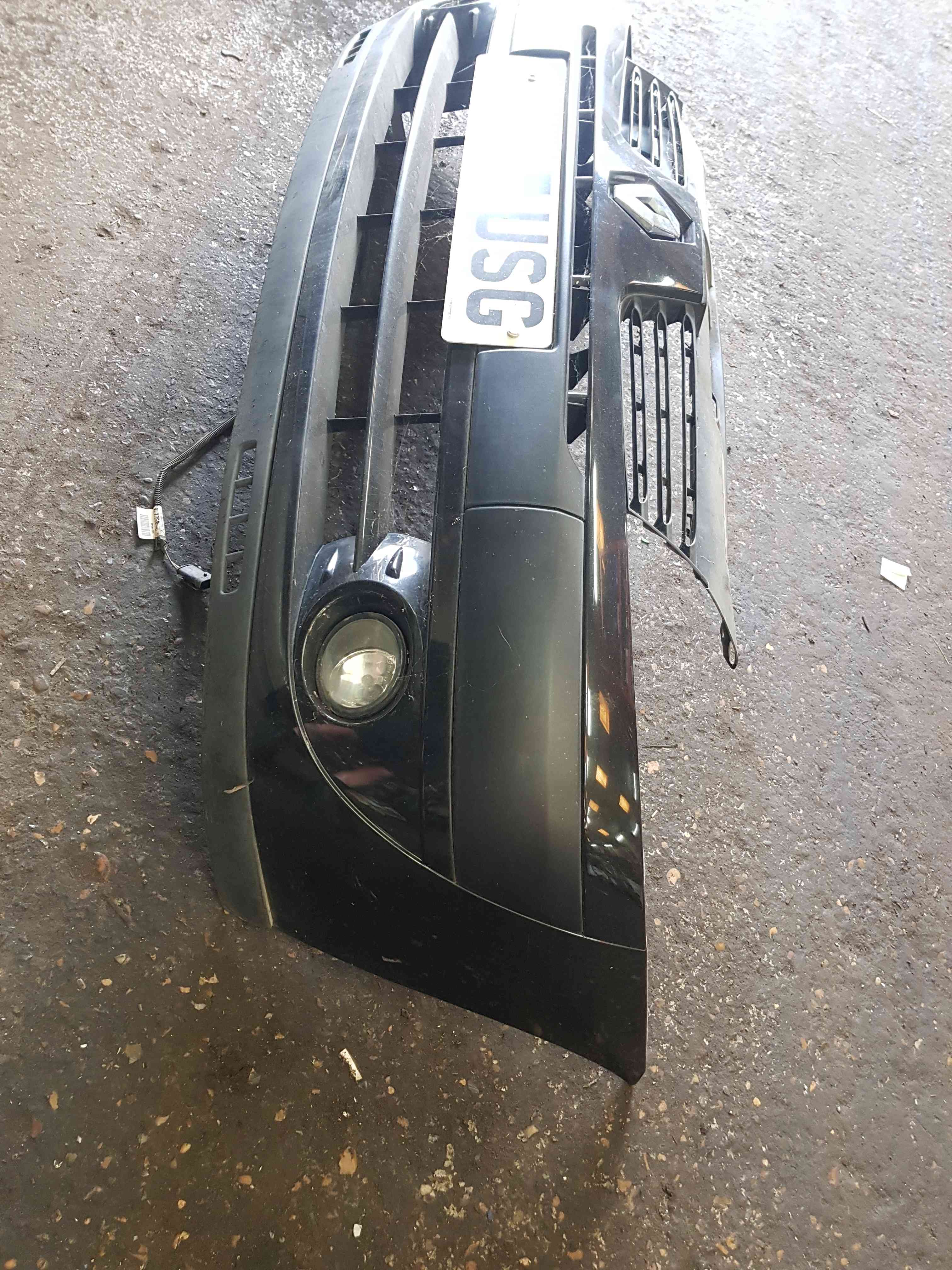 Thumb 6 Renault Clio MK2 2001-2006 Front Bumper Black 676