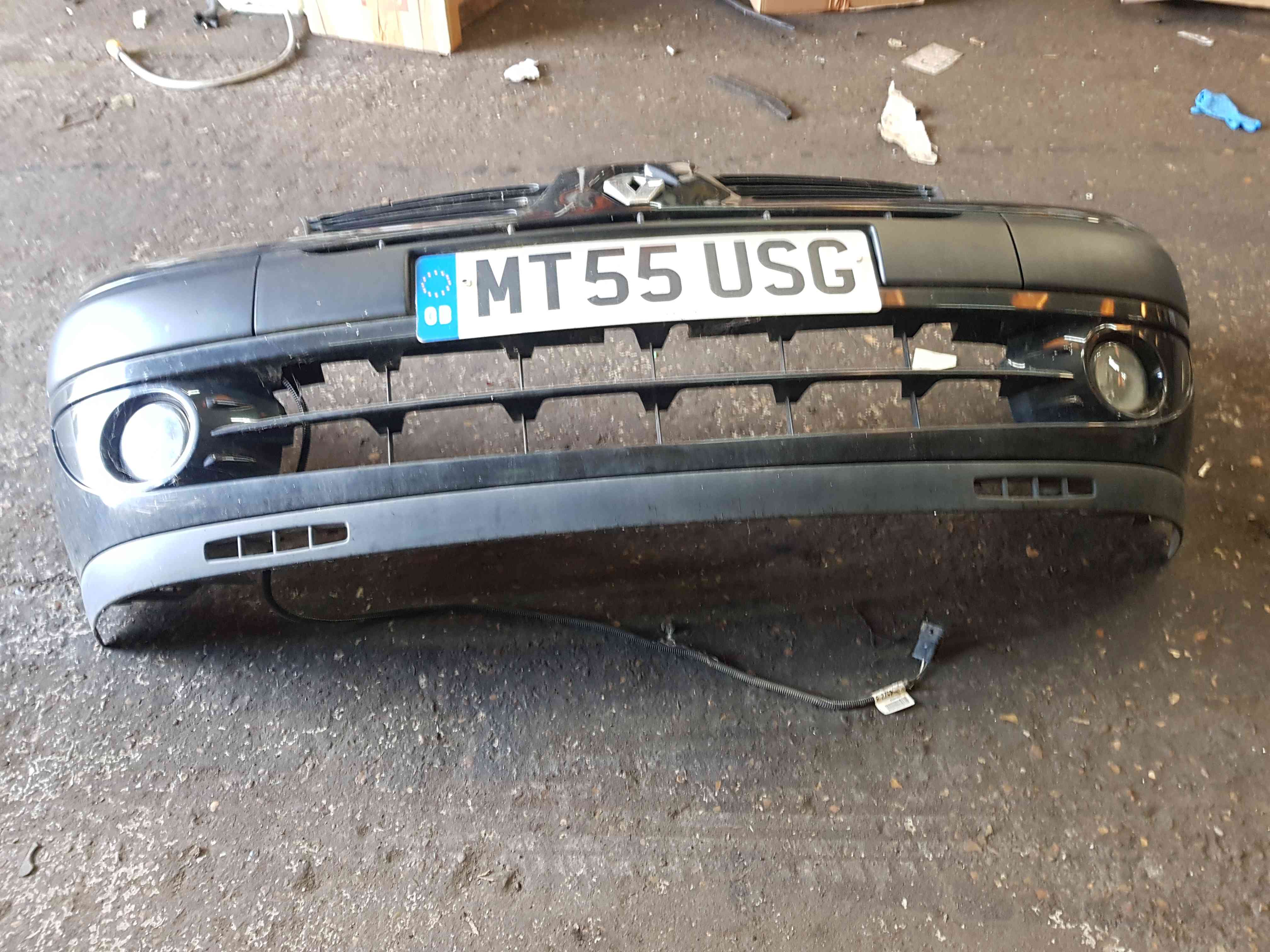 Thumb 7 Renault Clio MK2 2001-2006 Front Bumper Black 676