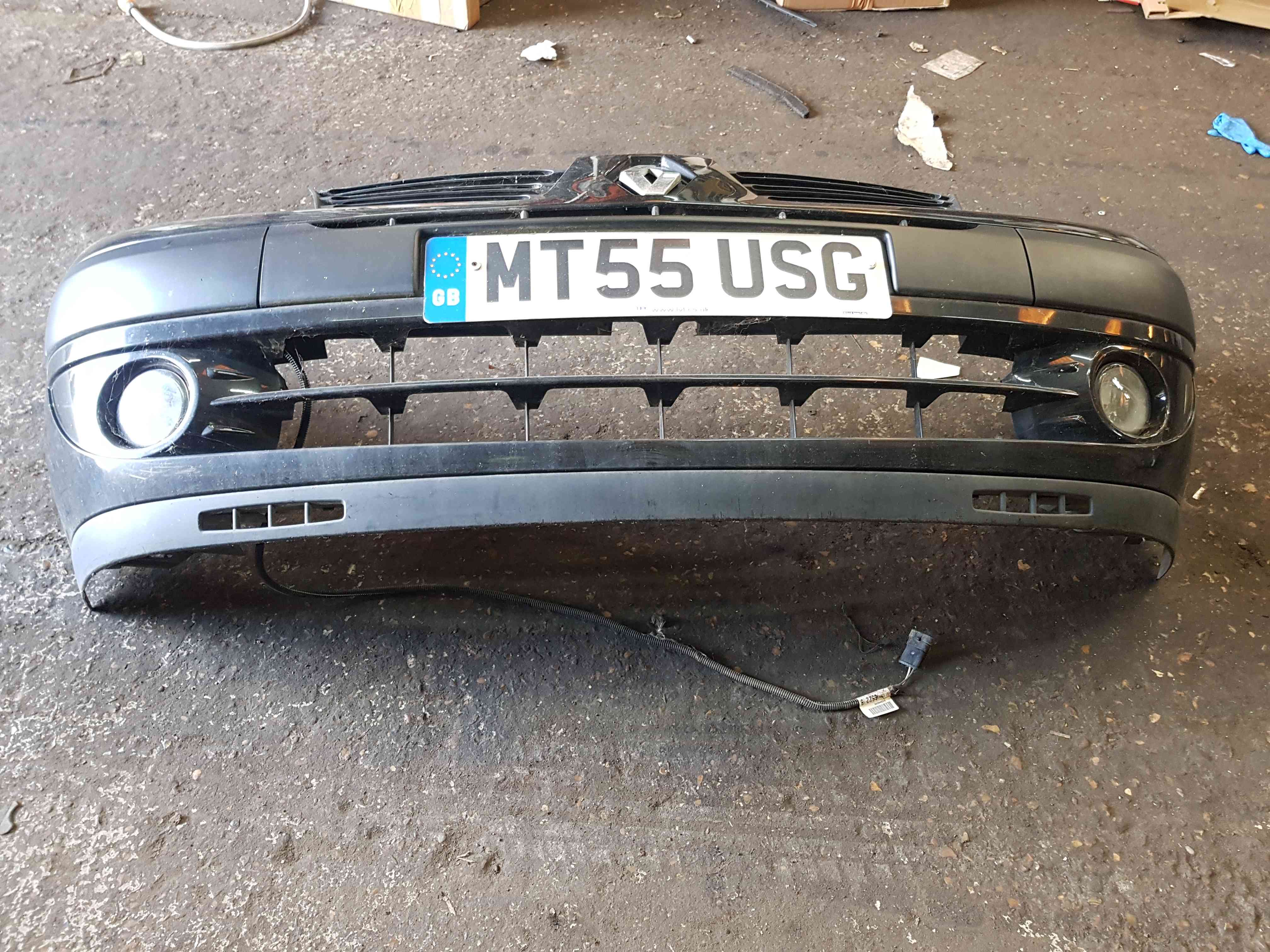 Thumb 8 Renault Clio MK2 2001-2006 Front Bumper Black 676