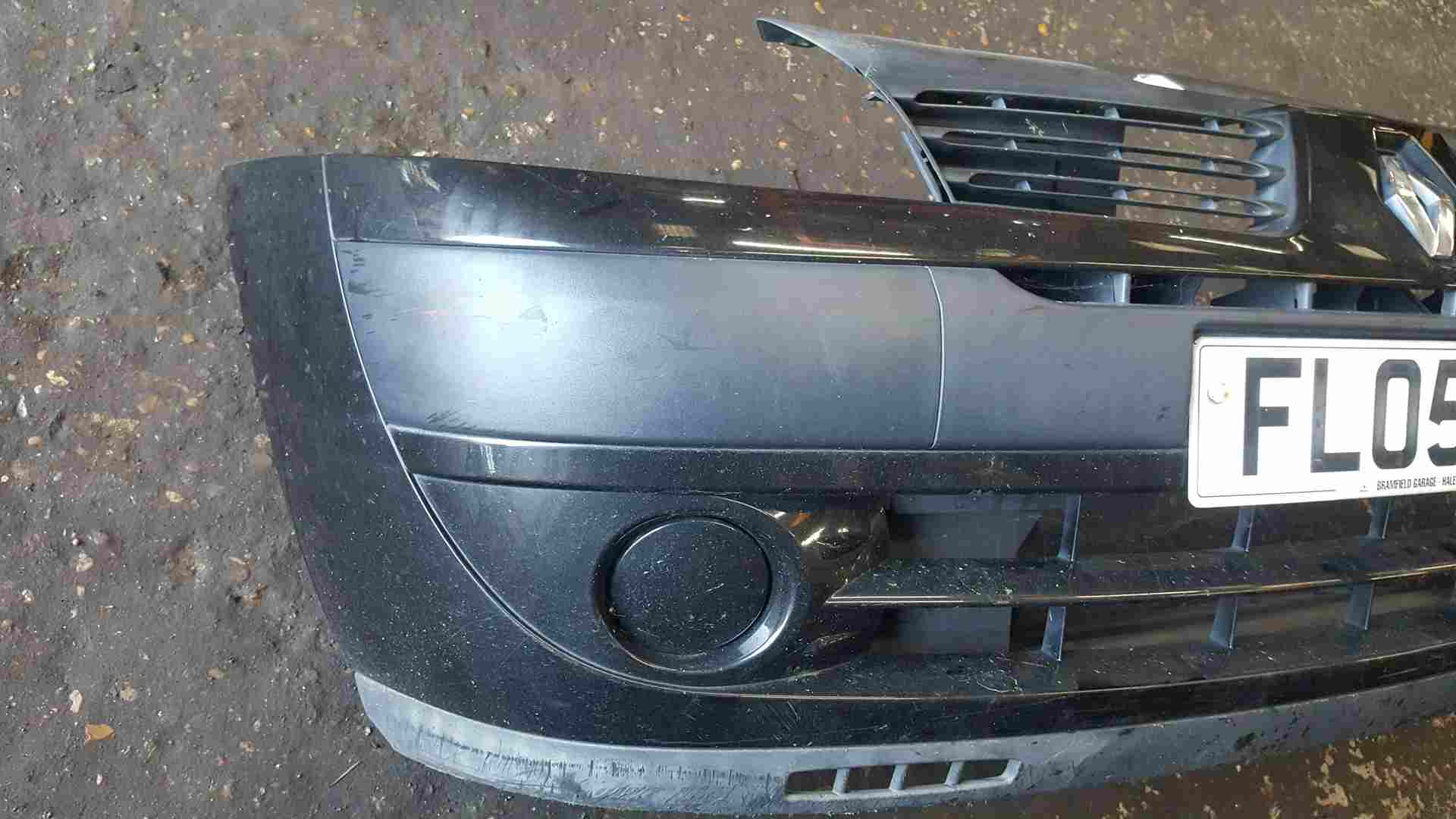 Thumb 3 Renault Clio MK2 2001-2006 Front Bumper Black 676