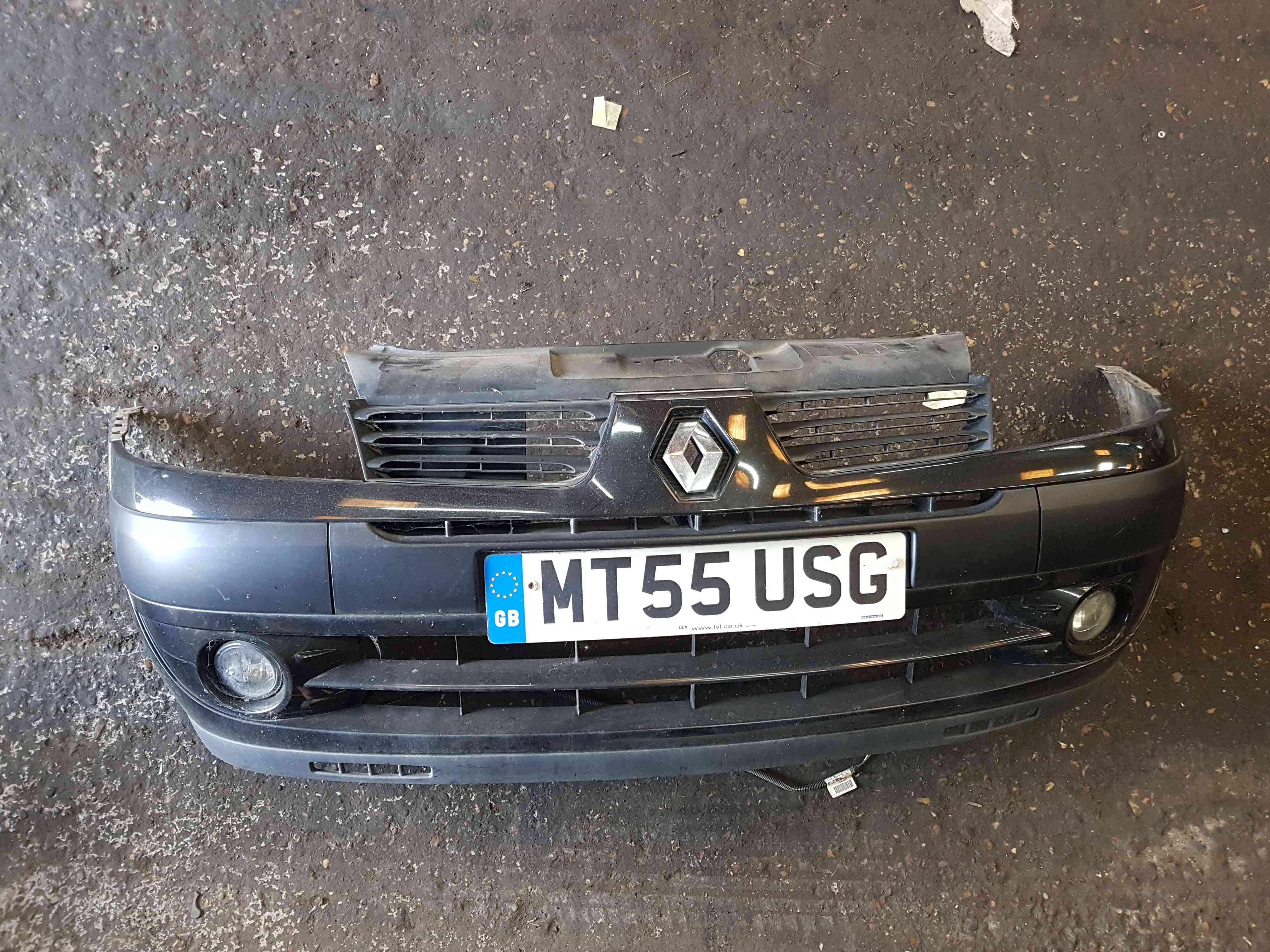 Thumb 10 Renault Clio MK2 2001-2006 Front Bumper Black 676