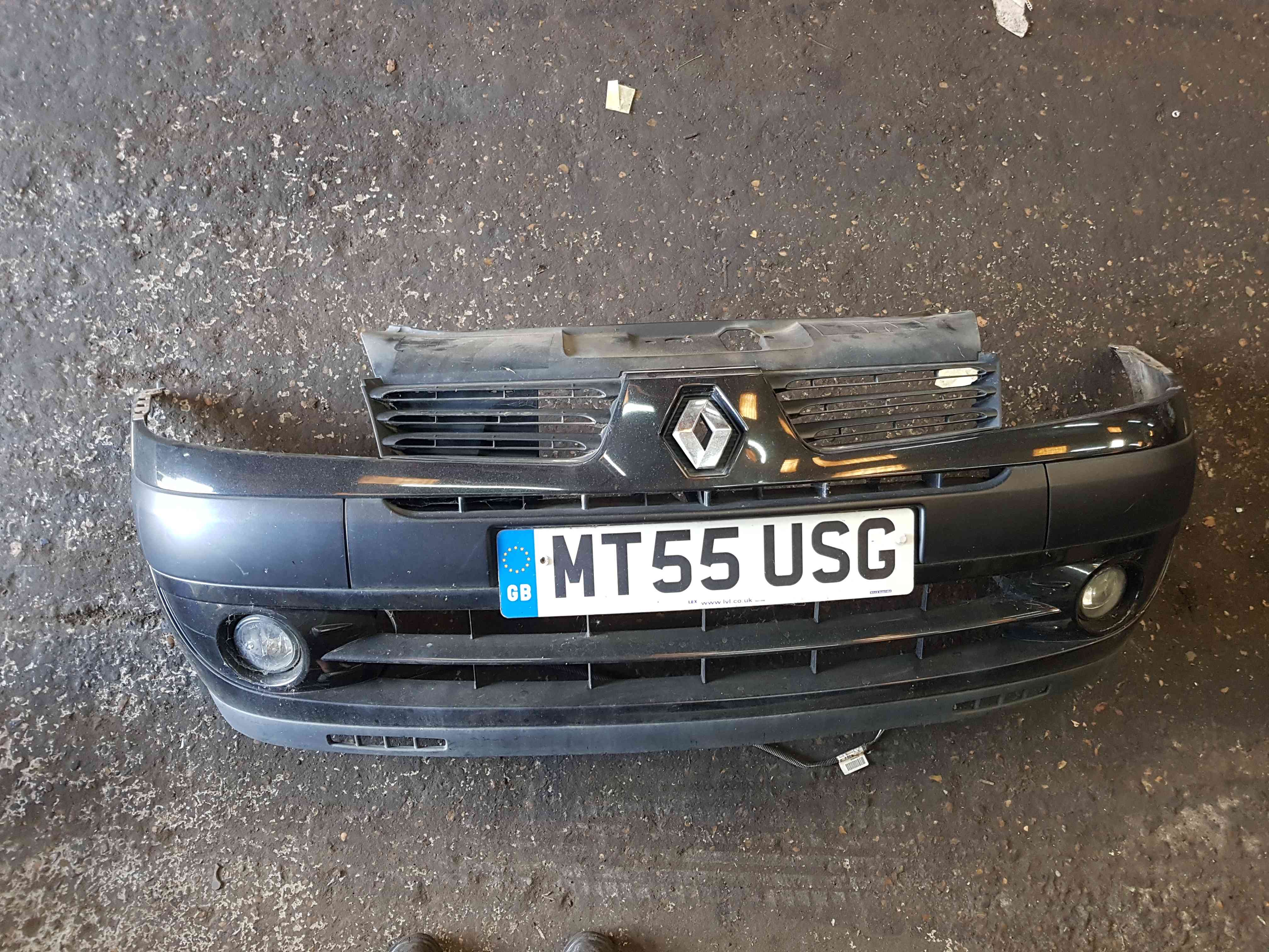 Thumb 11 Renault Clio MK2 2001-2006 Front Bumper Black 676