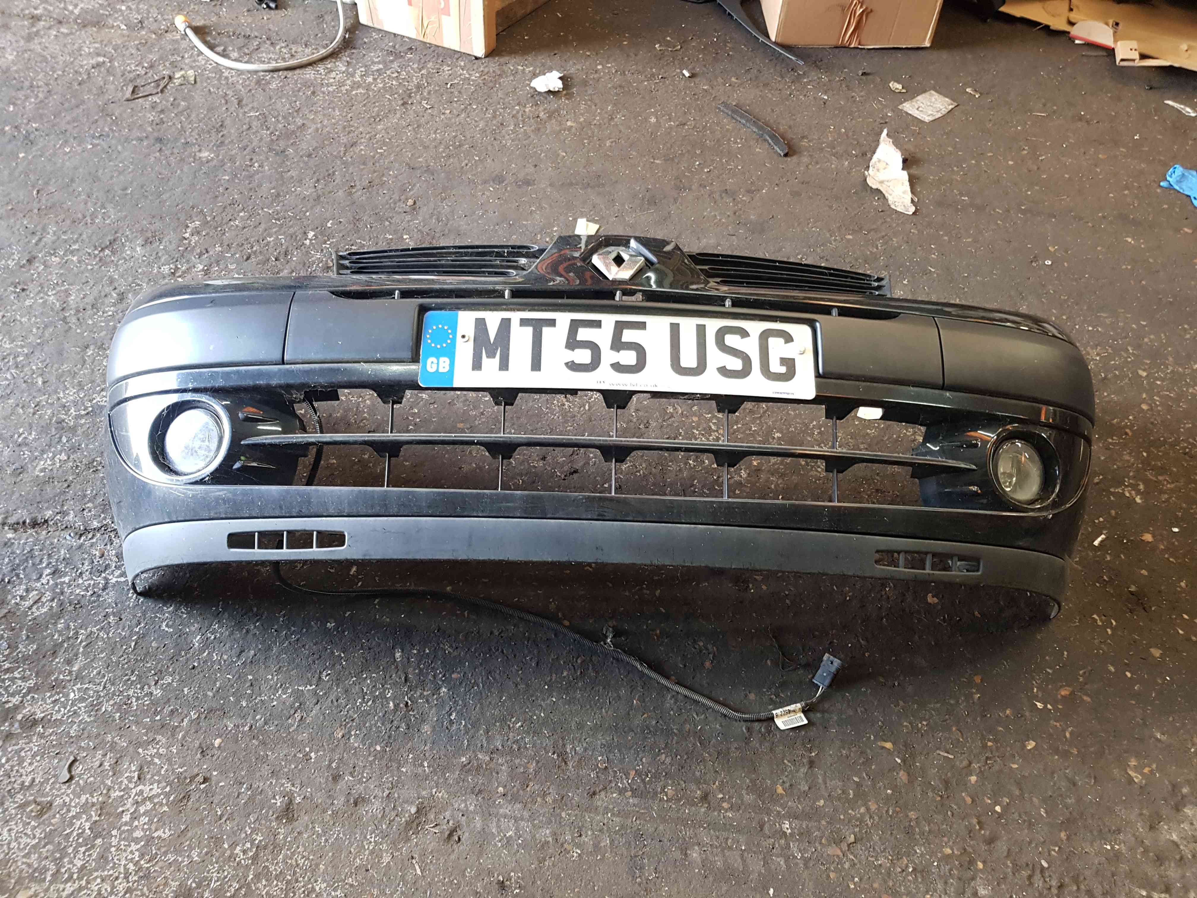 Thumb 13 Renault Clio MK2 2001-2006 Front Bumper Black 676