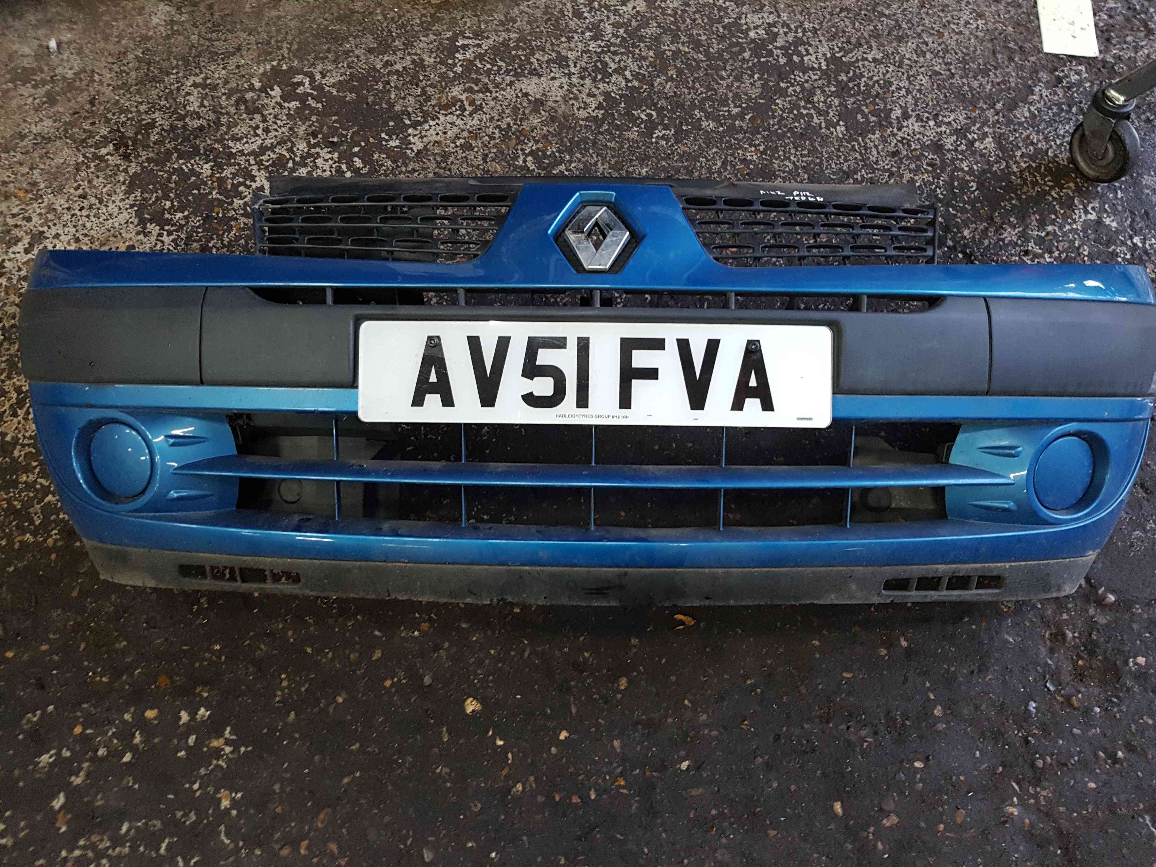 Thumb 3 Renault Clio MK2 2001-2006 Front Bumper Blue Ted48