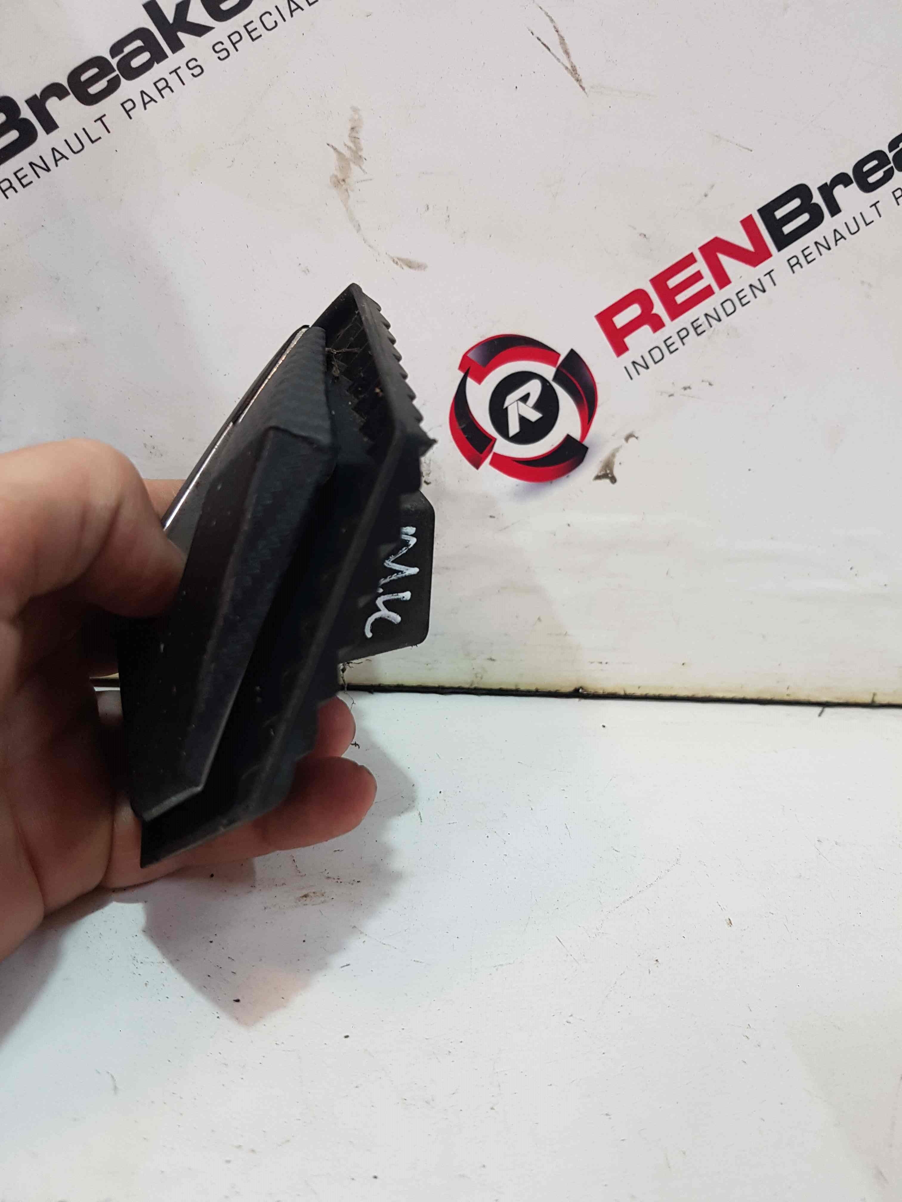 Thumb 3 Renault Clio MK2 2001-2006 Front Bumper Diamond 8200070031 carbon sticker