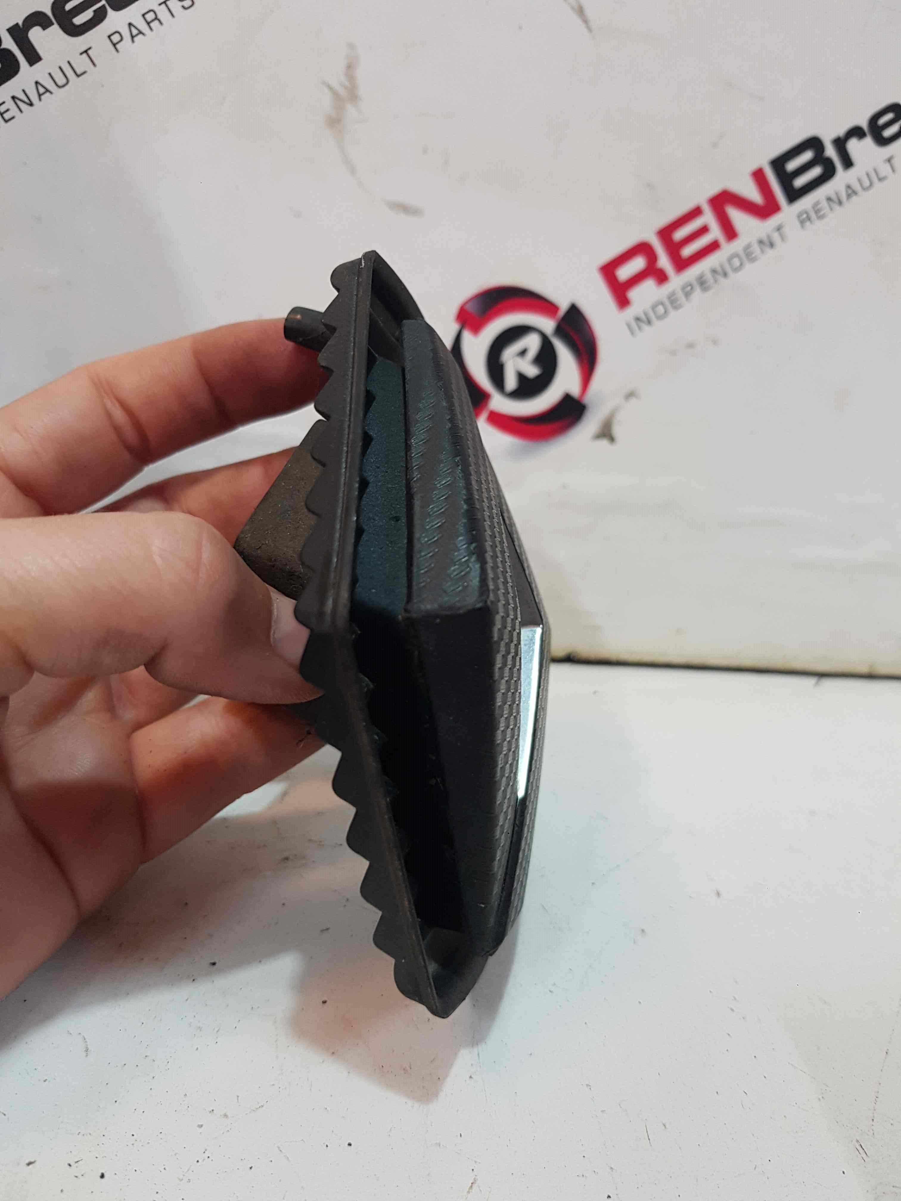 Thumb 4 Renault Clio MK2 2001-2006 Front Bumper Diamond 8200070031 carbon sticker