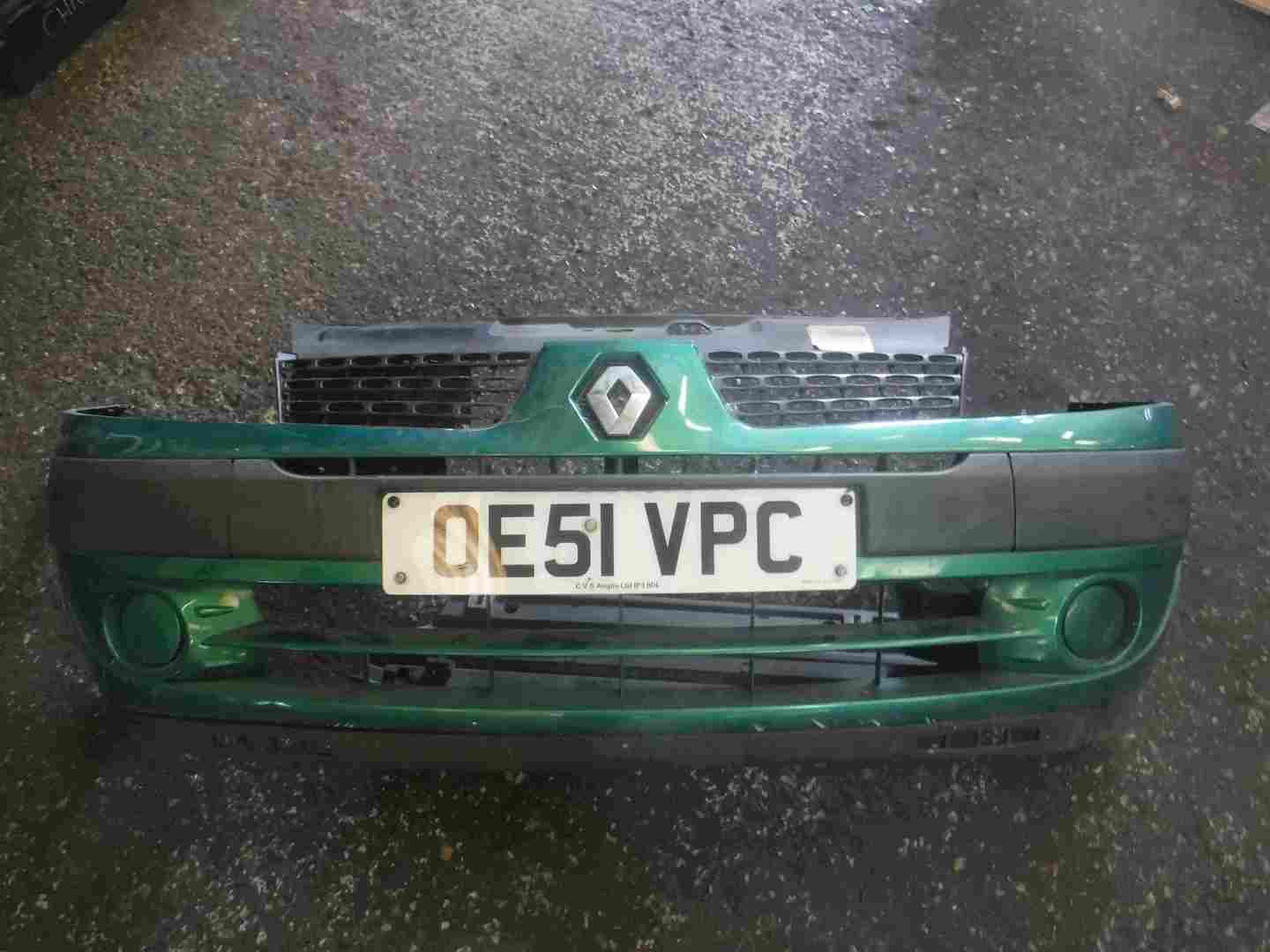 Renault Clio MK2 2001-2006 Front Bumper Green 901
