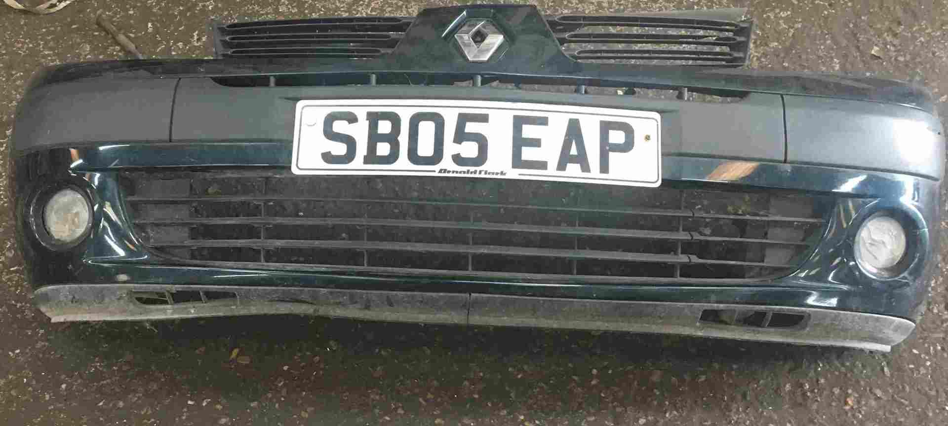 Renault Clio MK2 2001-2006 Front Bumper Green 903