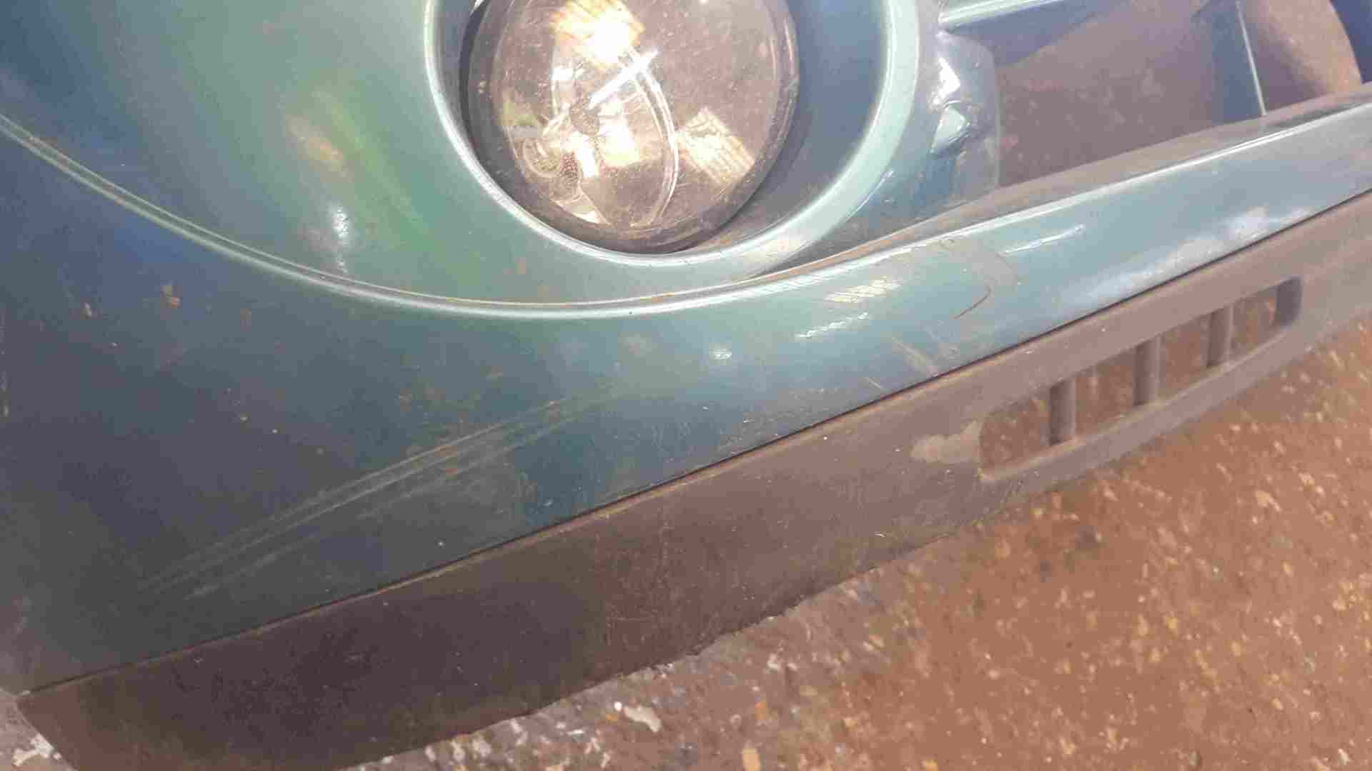 Thumb 4 Renault Clio MK2 2001-2006 Front Bumper Green Blue TEF47