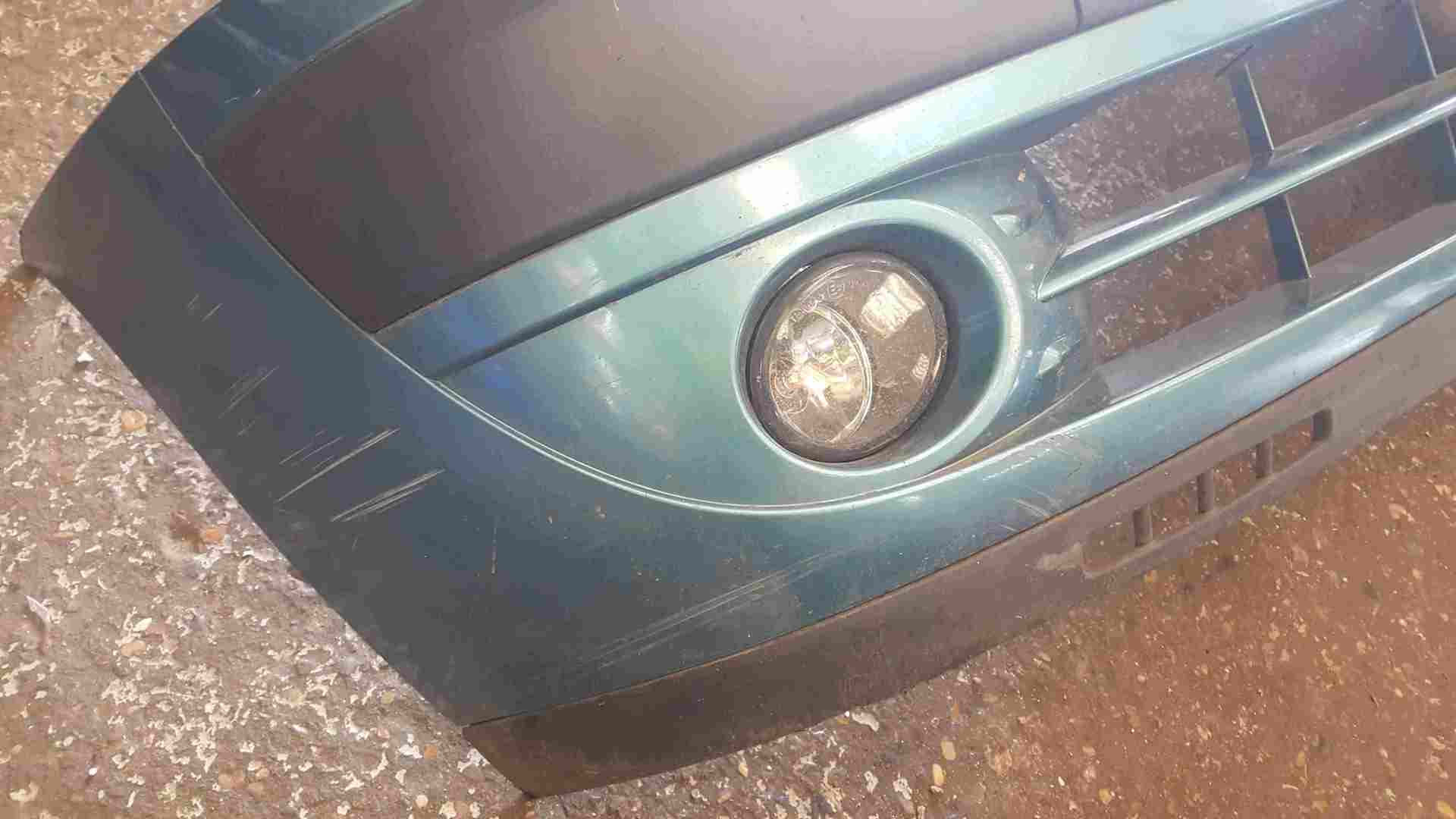 Thumb 2 Renault Clio MK2 2001-2006 Front Bumper Green Blue TEF47
