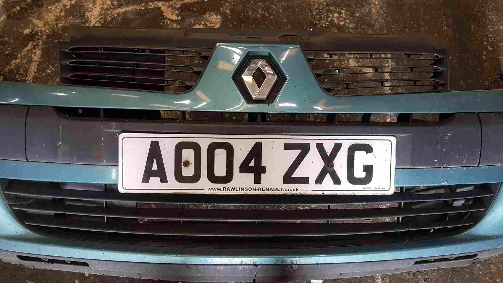 Thumb 4 Renault Clio MK2 2001-2006 Front Bumper Green Blue Tef47