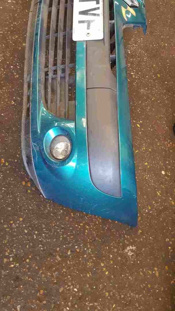 Thumb 3 Renault Clio MK2 2001-2006 Front Bumper Green TED92