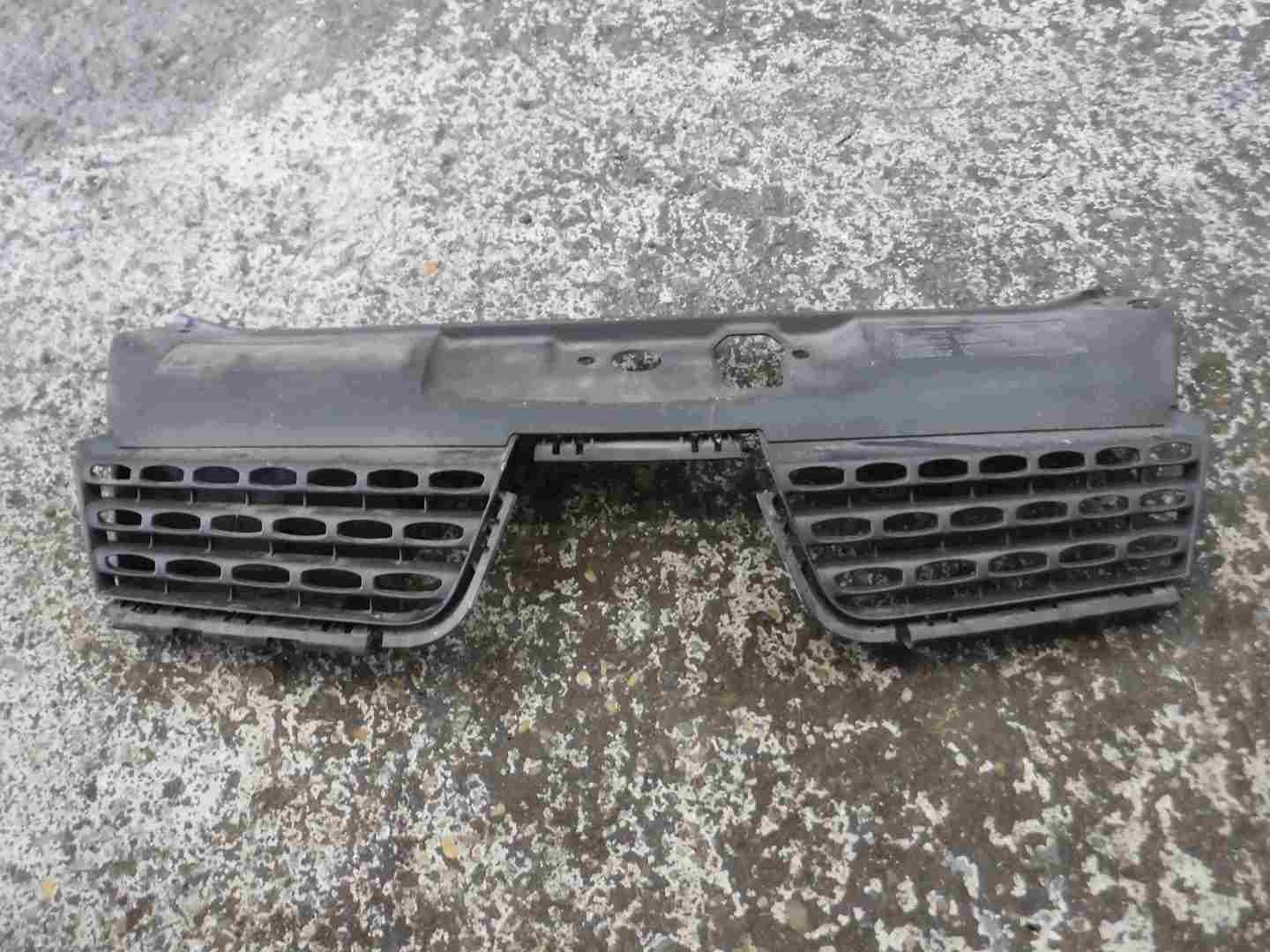 Renault Clio MK2 2001-2006 Front Bumper Grile Grill 1 820083138