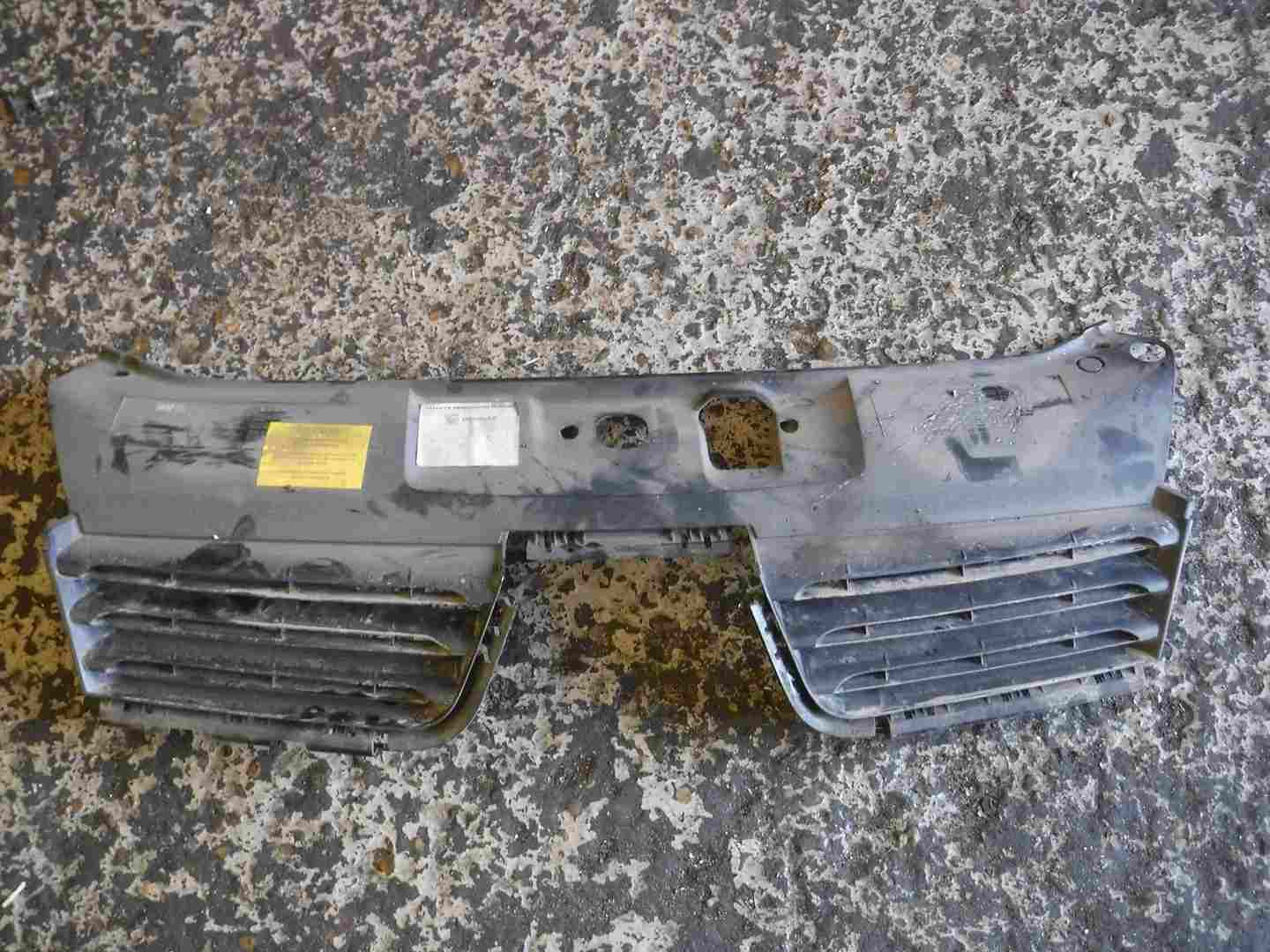 Renault Clio MK2 2001-2006 Front Bumper Grill Insert