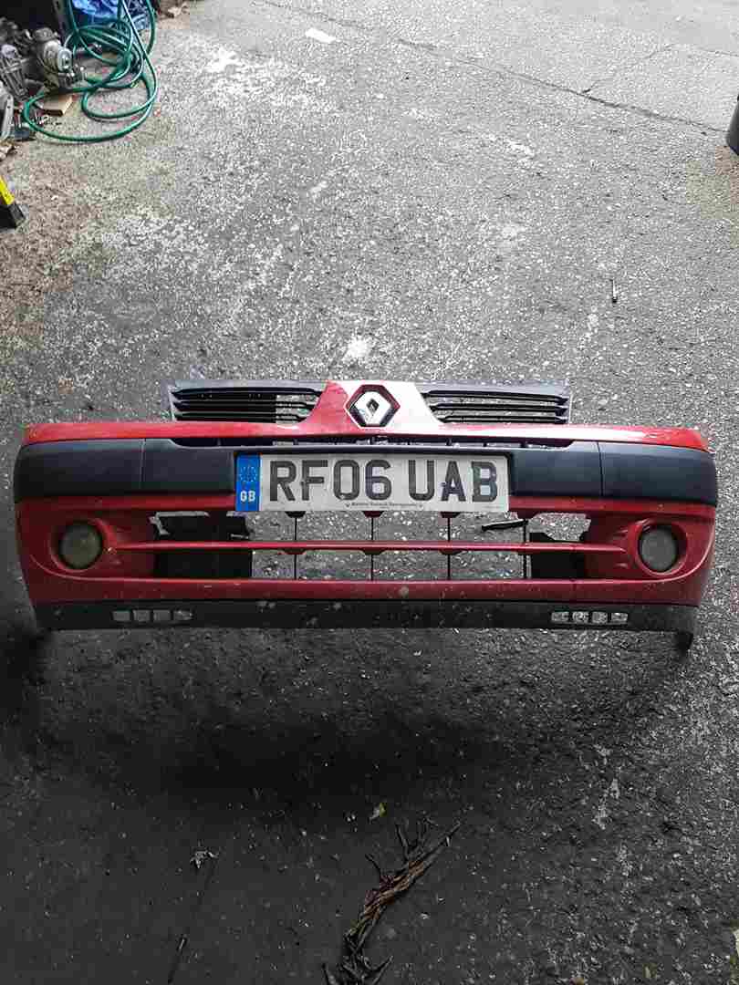 Thumb 2 Renault Clio MK2 2001-2006 Front Bumper RED Ov727