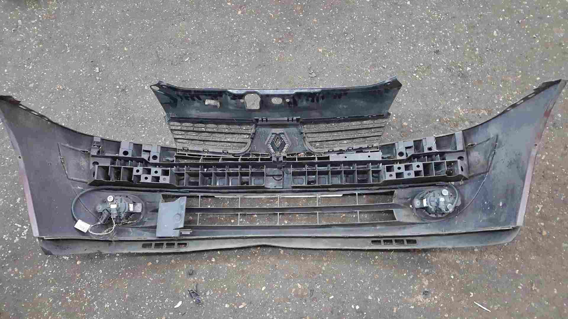 Thumb 2 Renault Clio MK2 2001-2006 Front Bumper Red 713