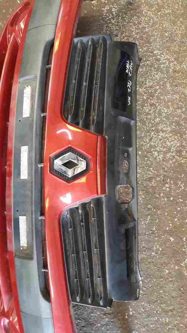 Thumb 3 Renault Clio MK2 2001-2006 Front Bumper Red TEB76