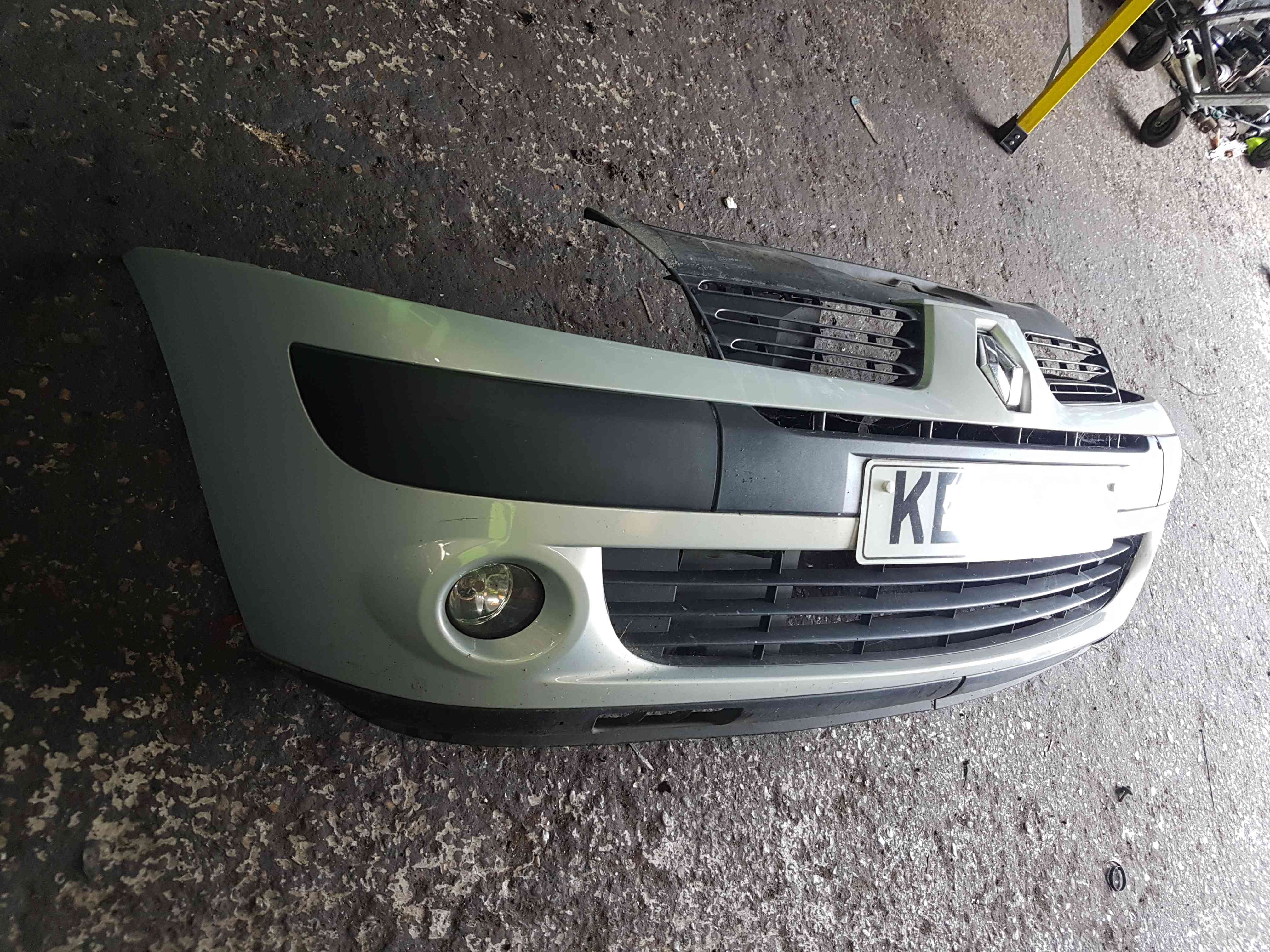 Thumb 7 Renault Clio MK2 2001-2006 Front Bumper Silver 632 + FOG 