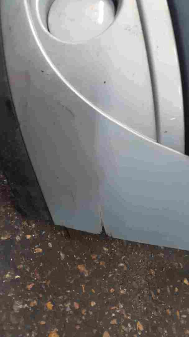 Thumb 4 Renault Clio MK2 2001-2006 Front Bumper Silver 632