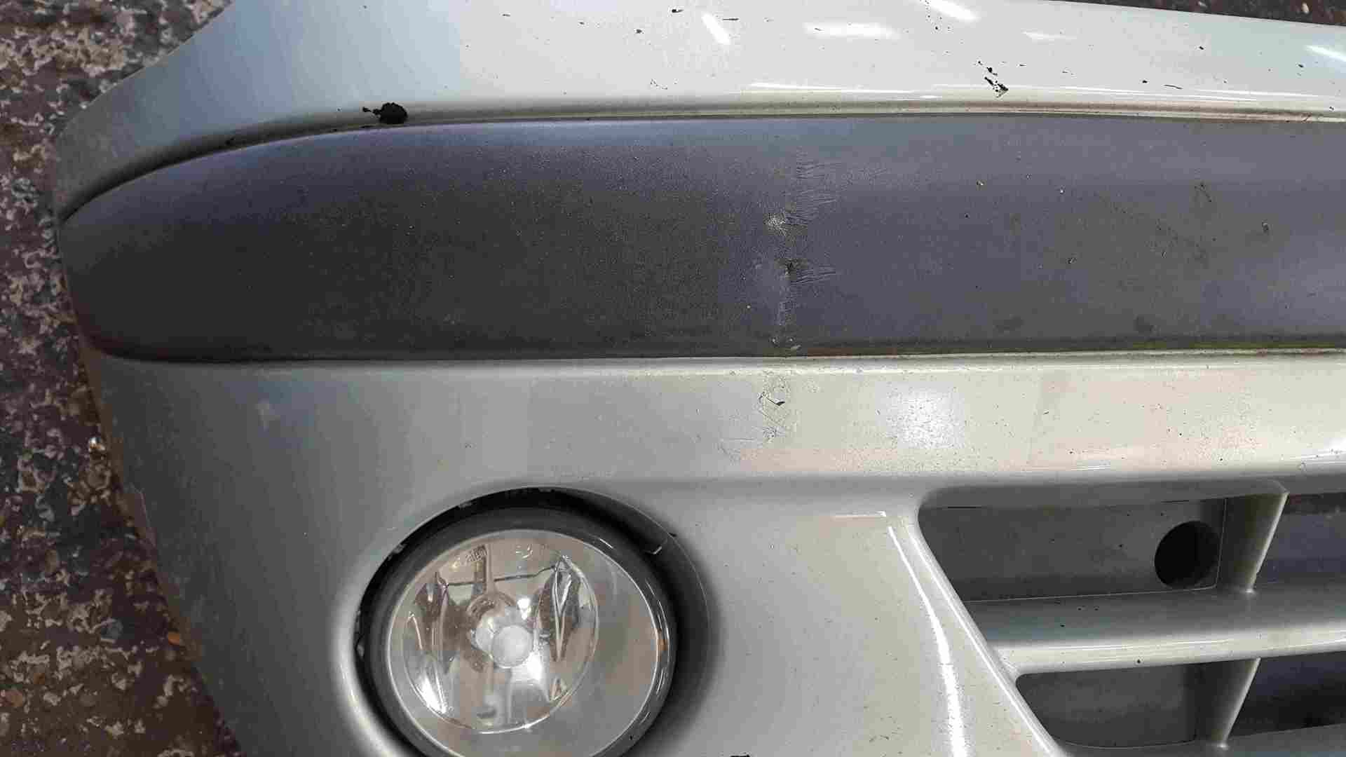Thumb 3 Renault Clio MK2 2001-2006 Front Bumper Silver 632