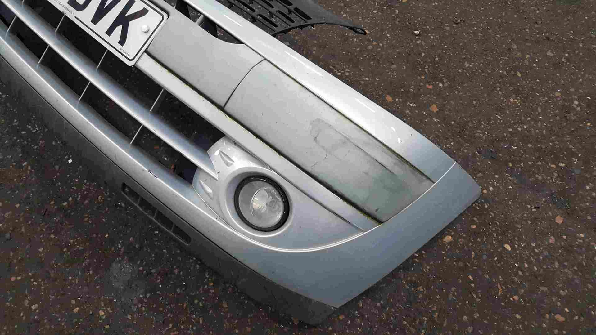 Thumb 4 Renault Clio MK2 2001-2006 Front Bumper Silver 632
