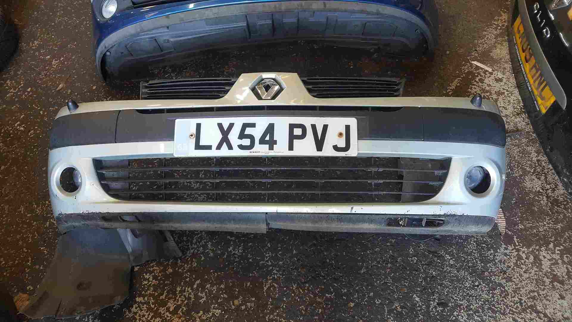 Thumb 2 Renault Clio MK2 2001-2006 Front Bumper Silver 632 Xenon Jets