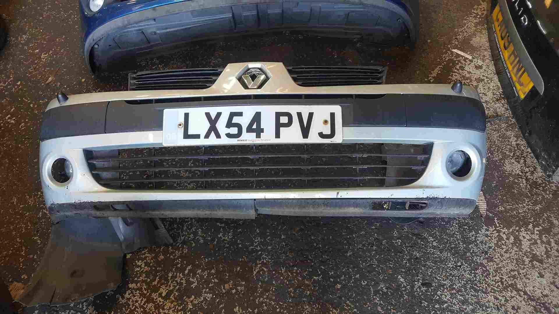 Thumb 3 Renault Clio MK2 2001-2006 Front Bumper Silver 632 Xenon Jets