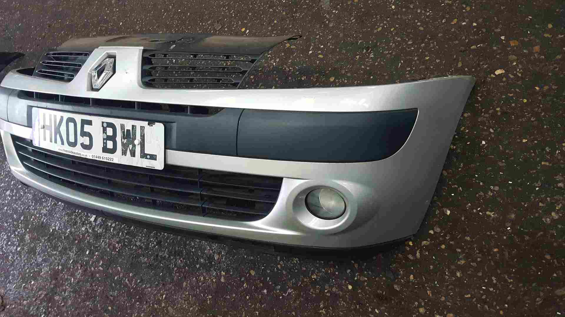 Thumb 4 Renault Clio MK2 2001-2006 Front Bumper Silver TED69