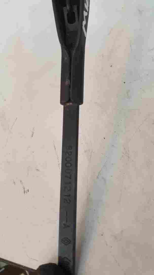 Thumb 2 Renault Clio MK2 2001-2006 LEFT HAND DRIVE DRIVERS SIDE WIPER ARM 8200071212