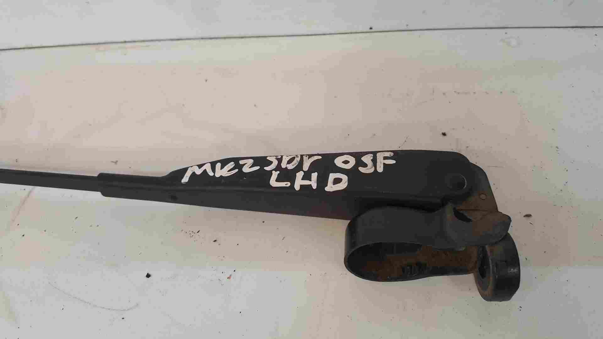 Thumb 3 Renault Clio MK2 2001-2006 LEFT HAND DRIVE DRIVERS SIDE WIPER ARM 8200071212