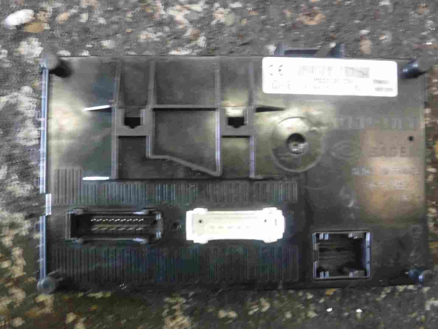 Renault Clio MK2 2001-2006 N3 Dashboard Fuse Box UCH BCM Need Coding 8200387290