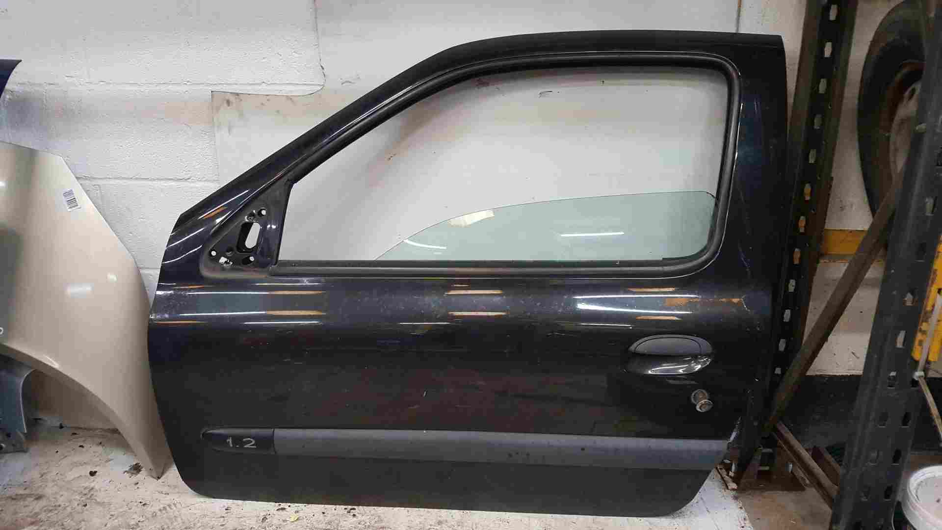 Renault Clio MK2 2001-2006 Passenger NSF Front Door Black 676 3Dr