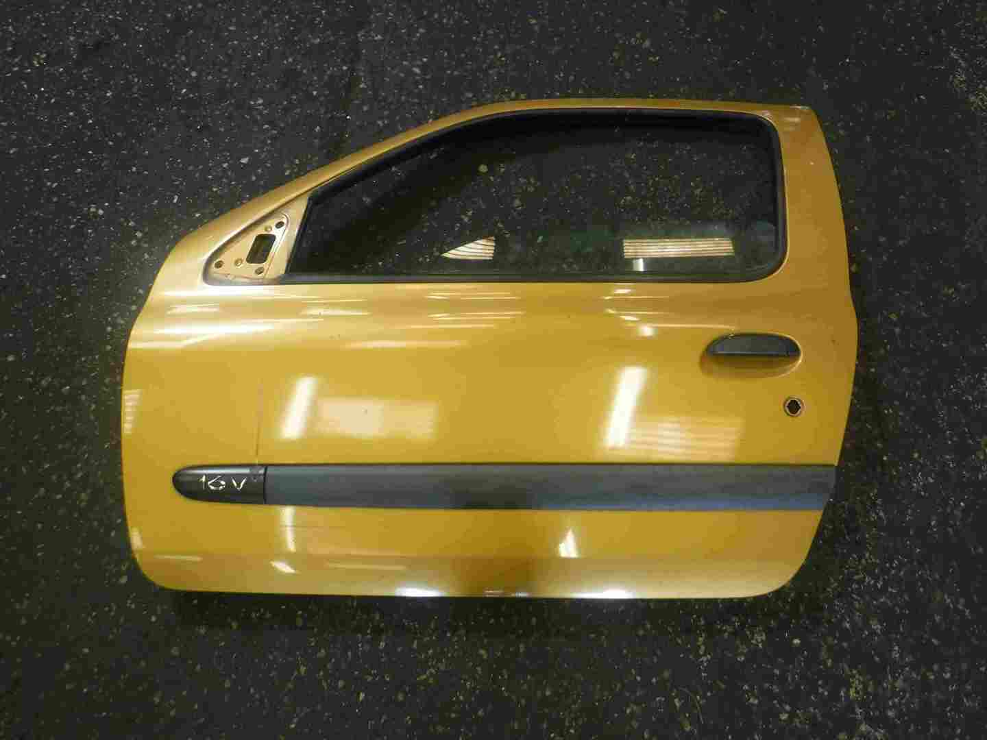 Renault Clio MK2 2001-2006 Passenger NSF Front Door Gold TED30 3dr