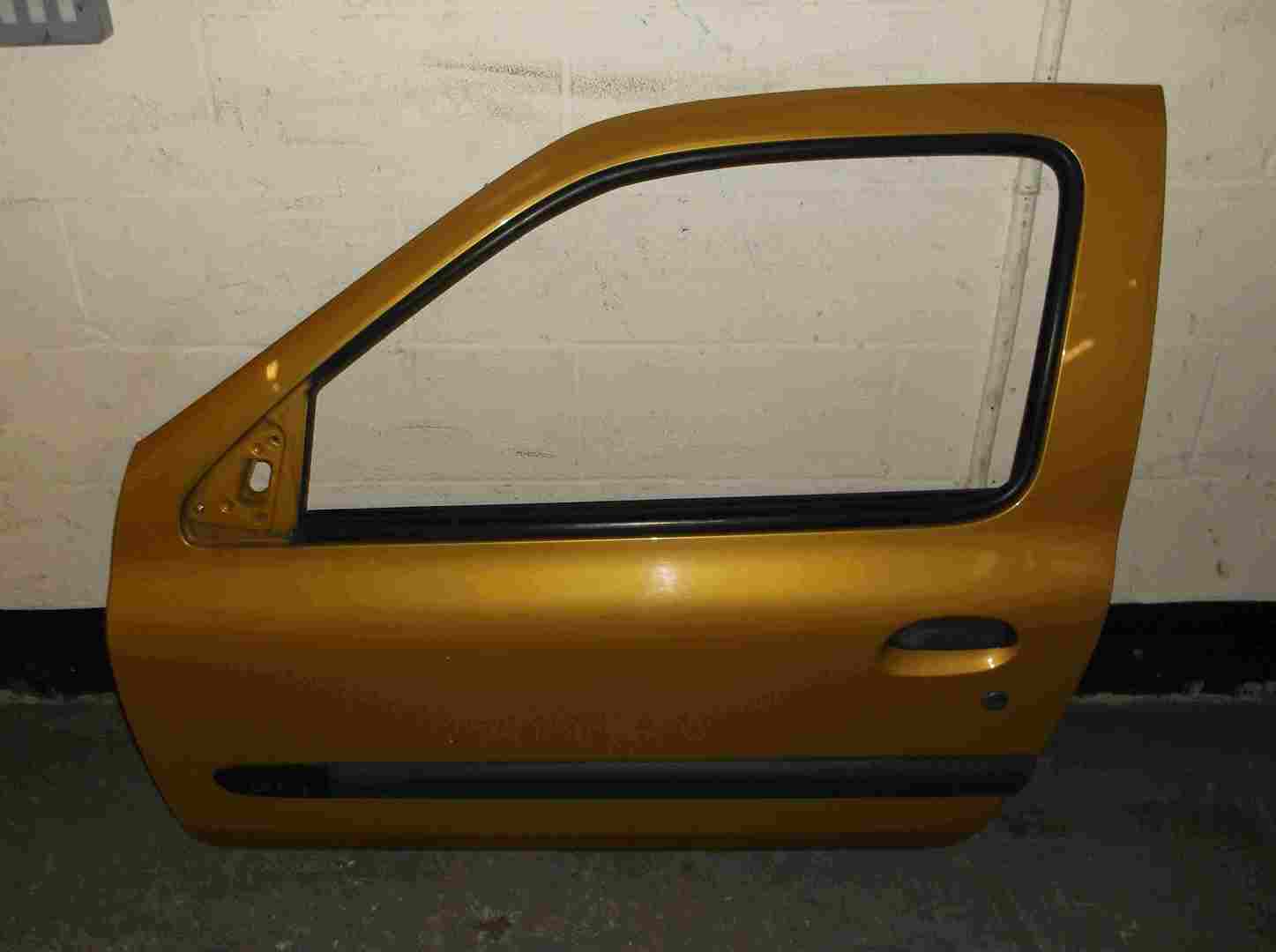 Renault Clio MK2 2001-2006 Passenger NSF Front Door Gold Yellow TED30 3dr