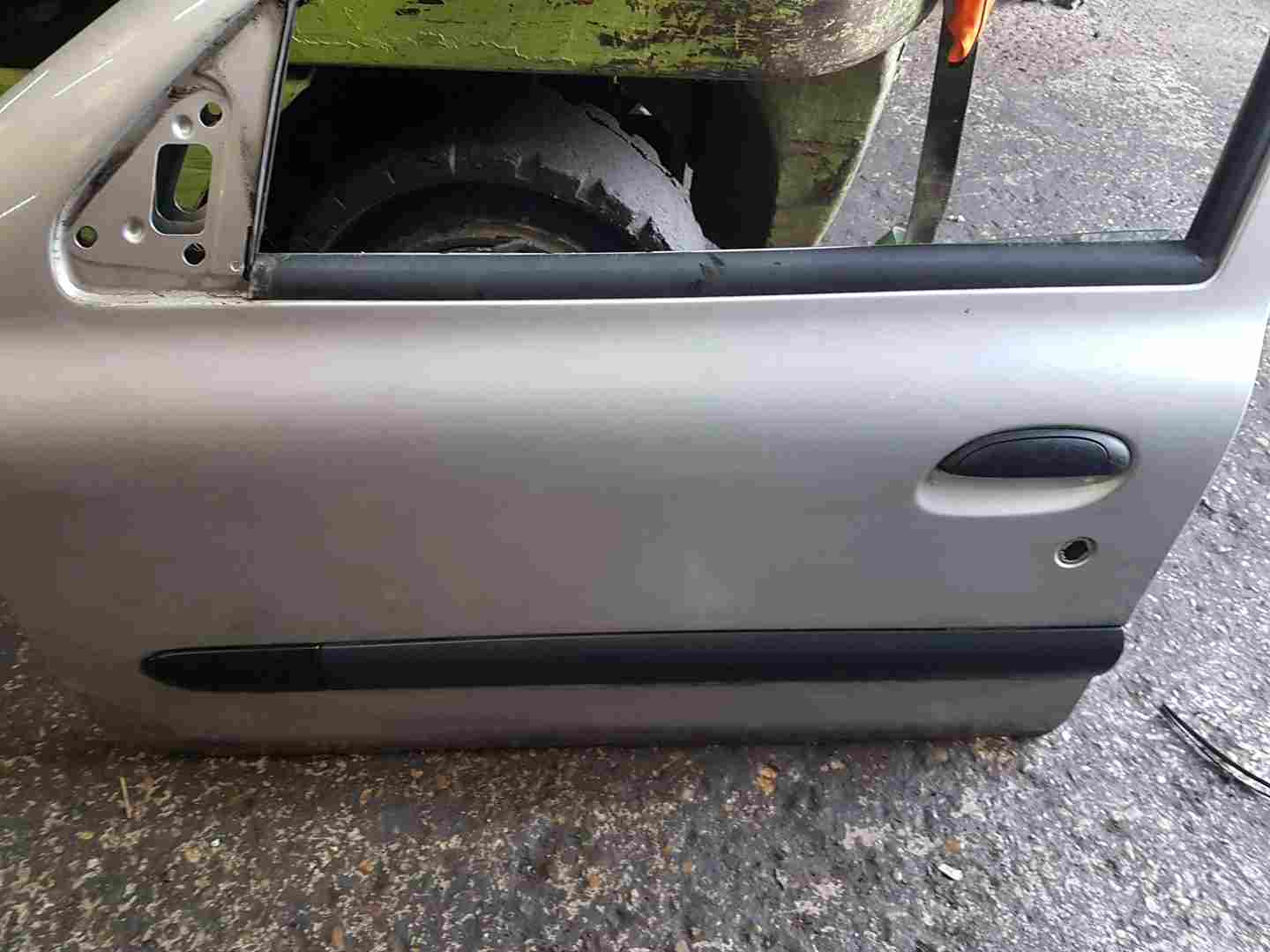 Thumb 2 Renault Clio MK2 2001-2006 Passenger NSF Front Door Silver Ted69 5Dr