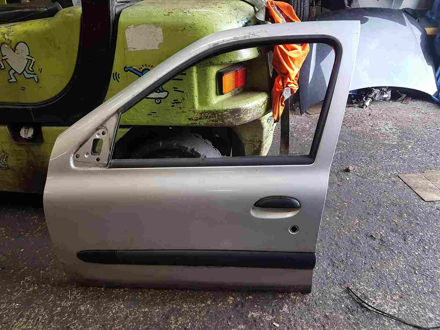 Renault Clio MK2 2001-2006 Passenger NSF Front Door Silver Ted69 5Dr