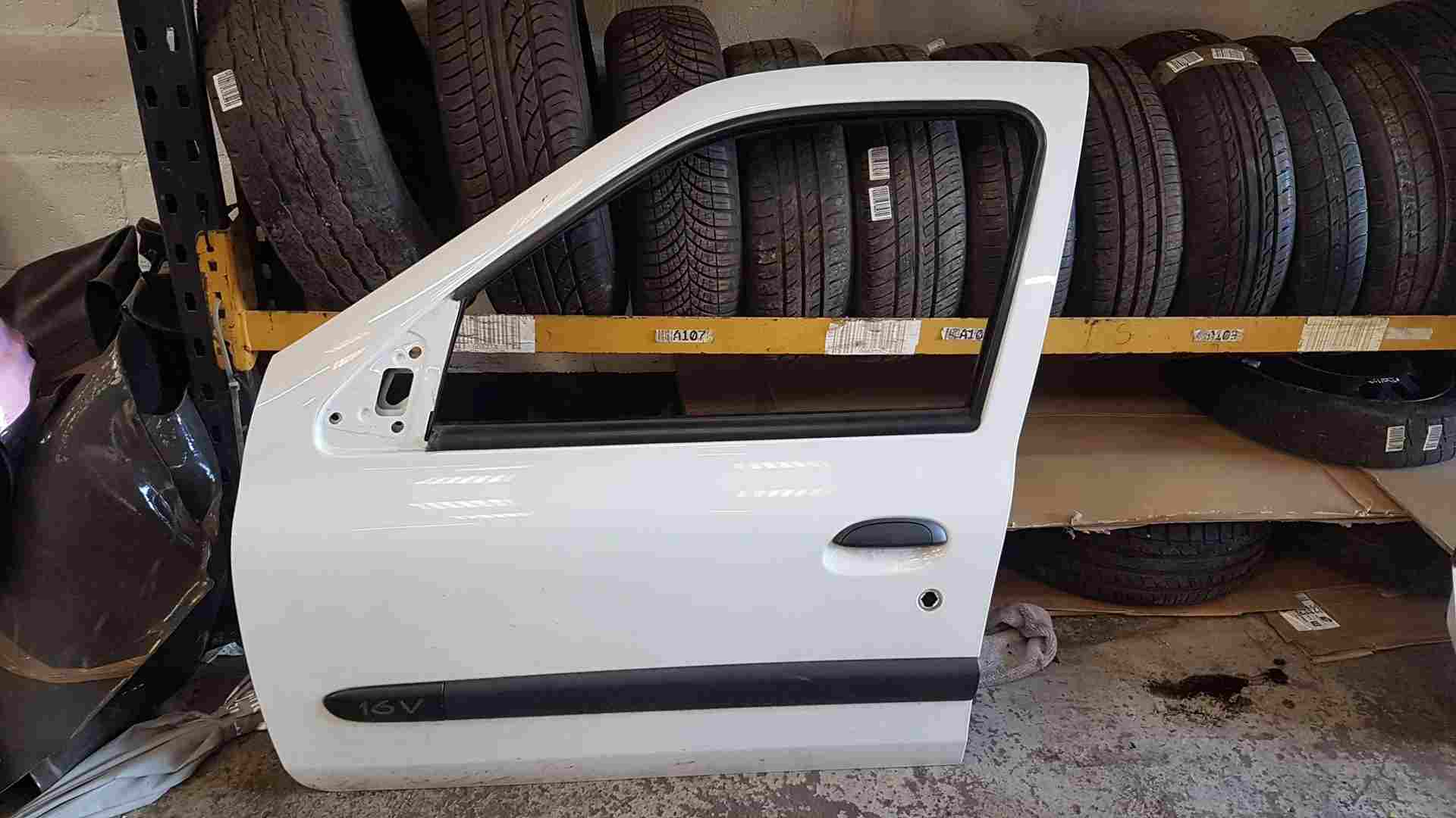 Renault Clio MK2 2001-2006 Passenger NSF Front Door White Ov369 5Dr