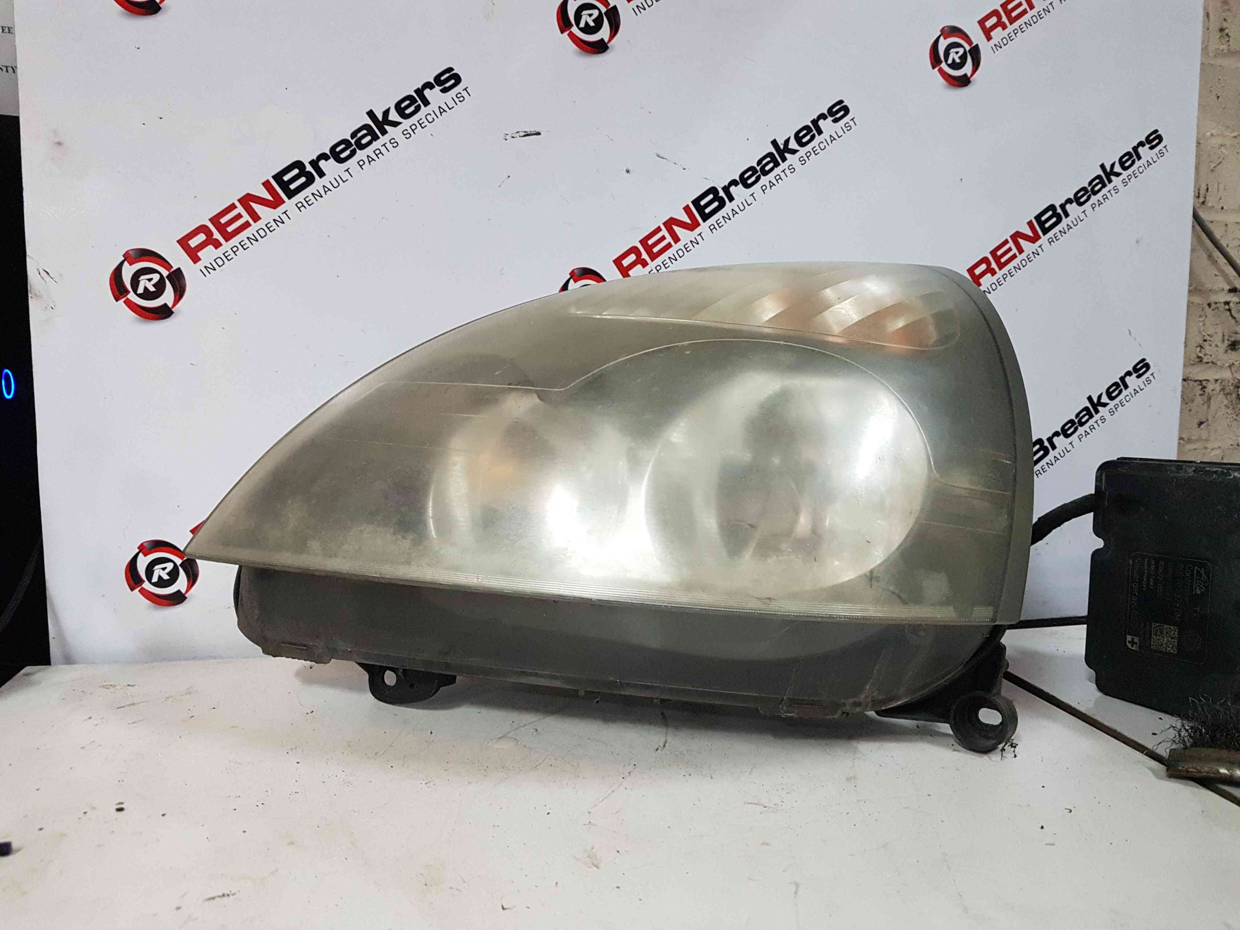 Thumb 3 Renault Clio MK2 2001-2006 Passenger NSF Front Grey Headlight Cloudy