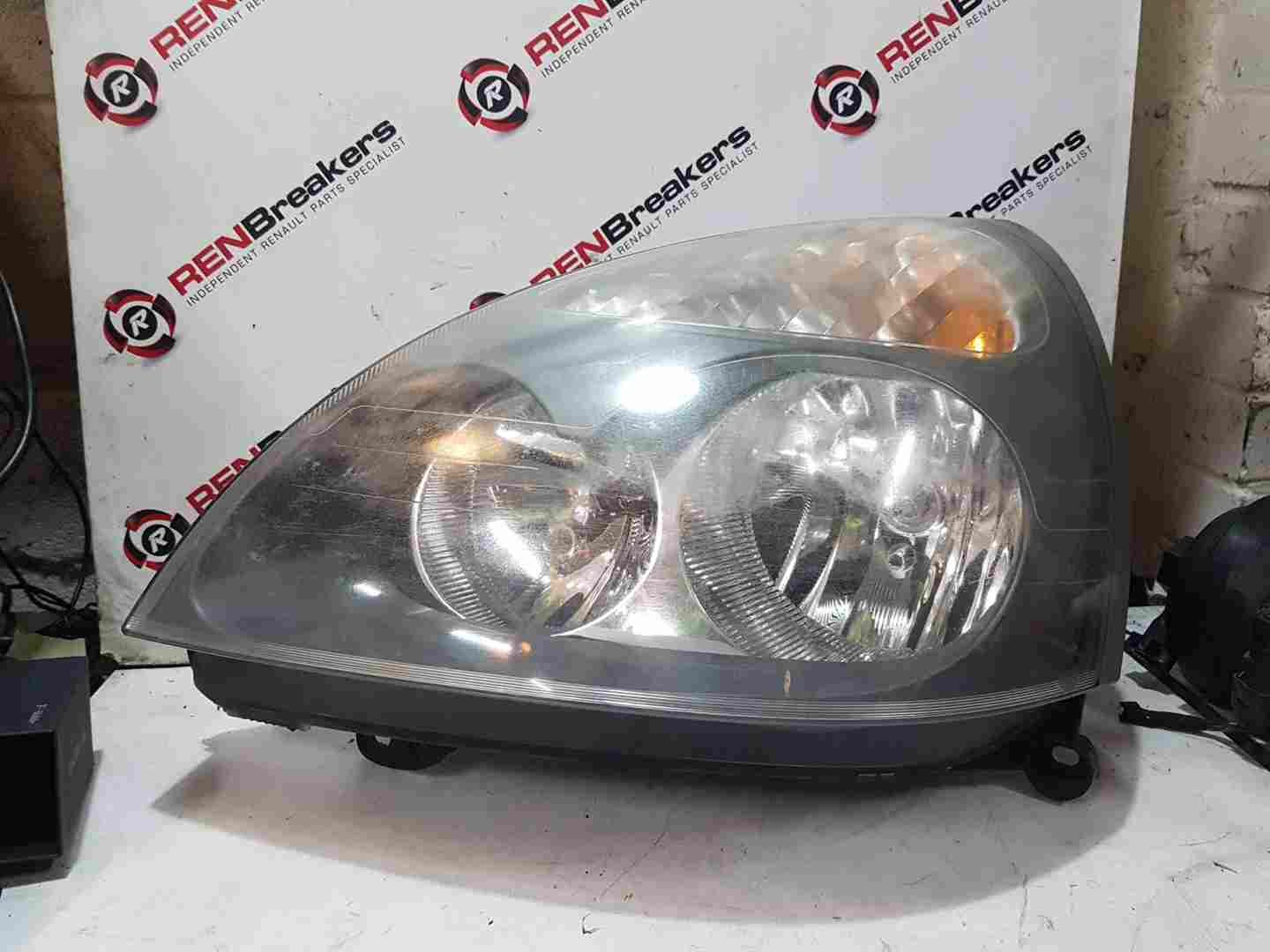 Thumb 2 Renault Clio MK2 2001-2006 Passenger NSF Front Headlight Grey Cloudy 8200478986