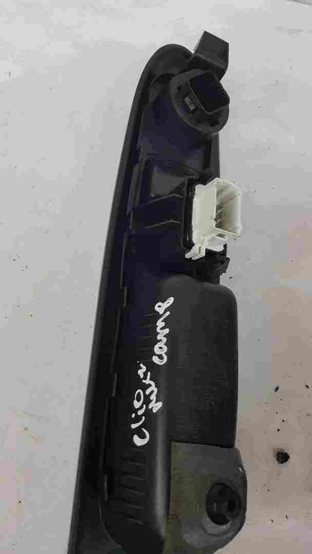 Thumb 3 Renault Clio MK2 2001-2006 Passenger NSF Front Switch Grab Handle