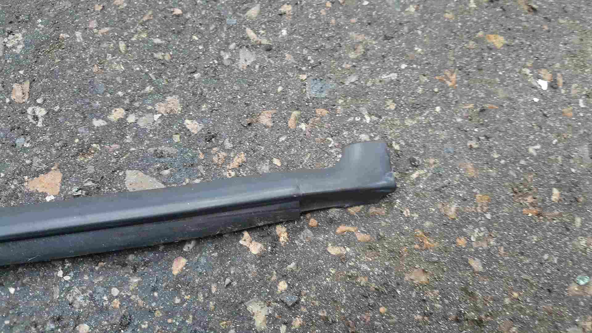 Thumb 2 Renault Clio MK2 2001-2006 Passenger NSF Front Windscreen Rubber Seal