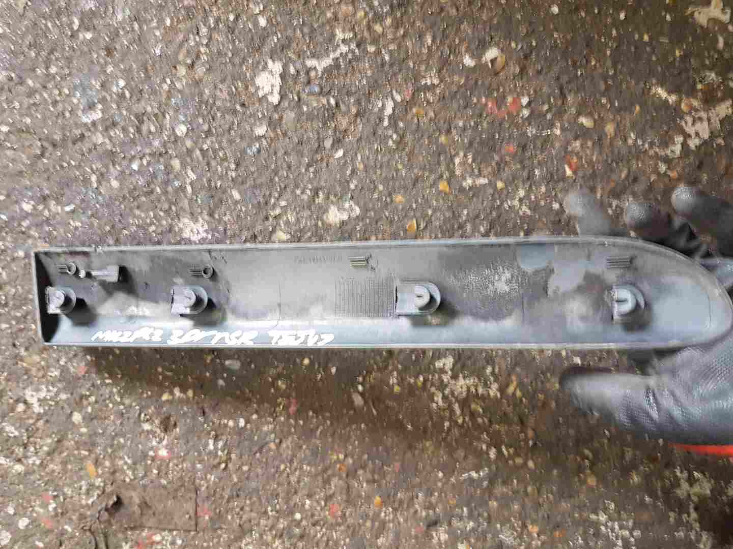 Thumb 2 Renault Clio MK2 2001-2006 Passenger NSR Rear Moulding Blue Tej47 3Dr 8200072239