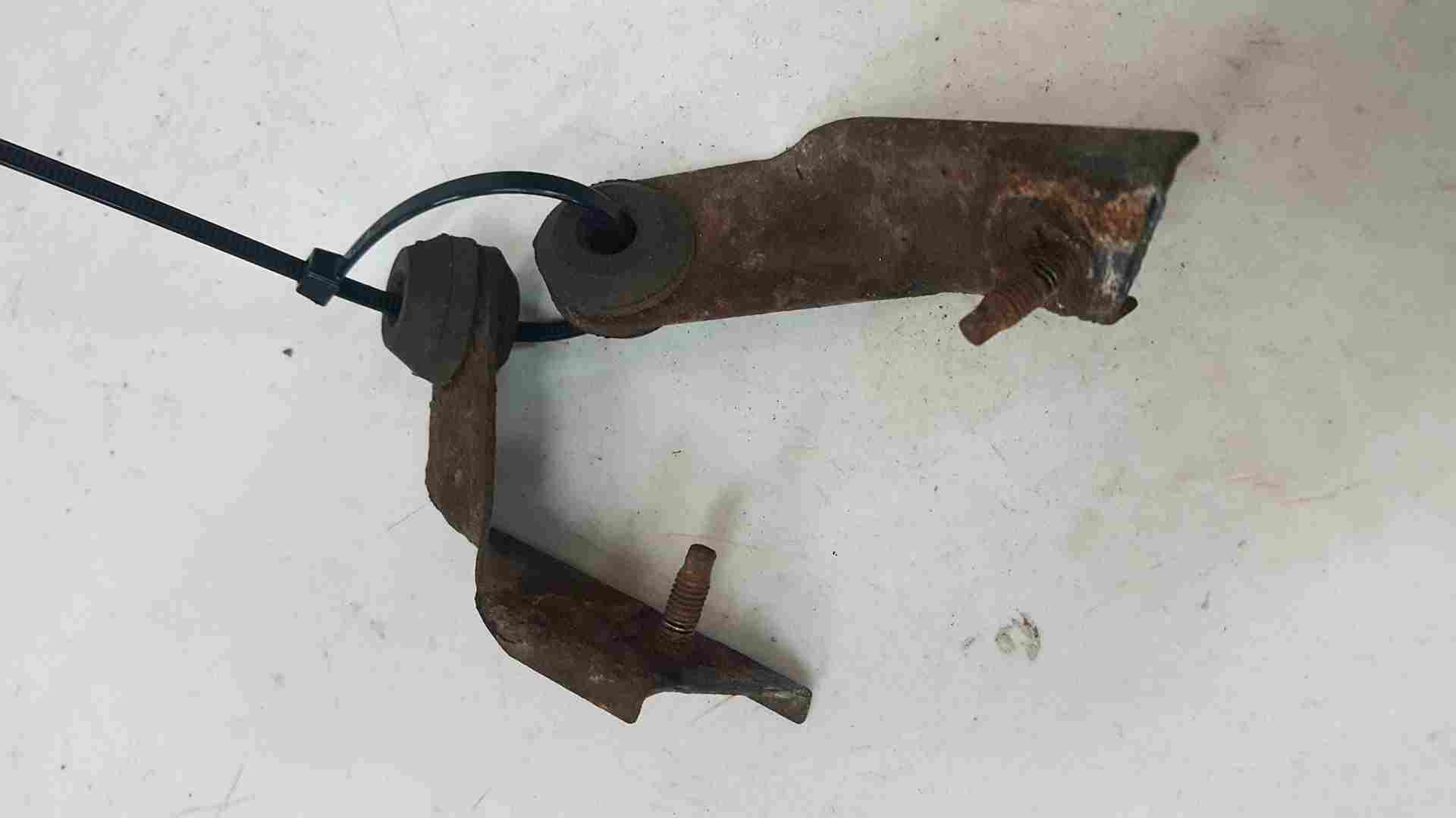 Thumb 4 Renault Clio MK2 2001-2006 Radiator Brackets